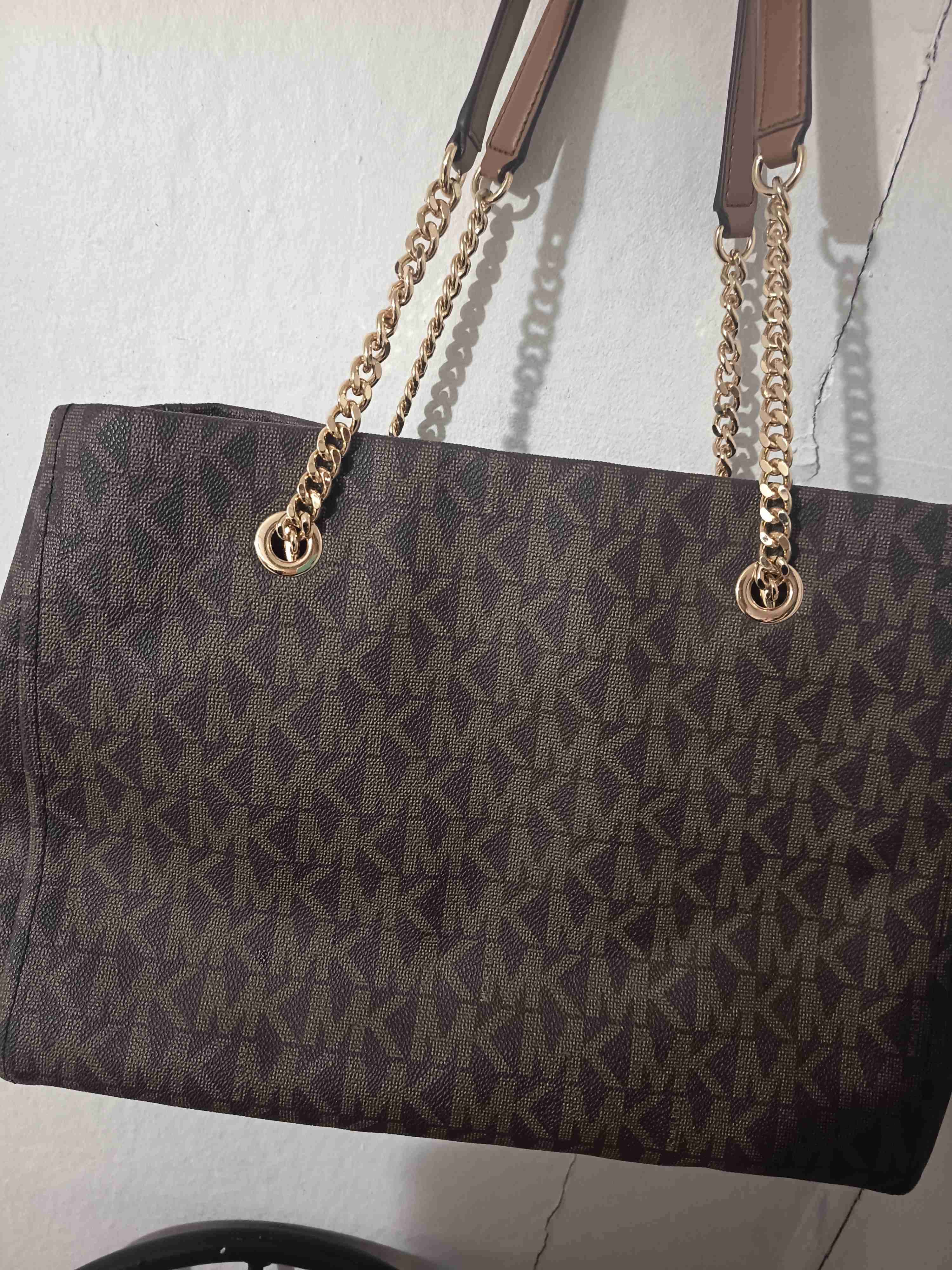 Cartera de mano marrón diseño MK - miniatura 2