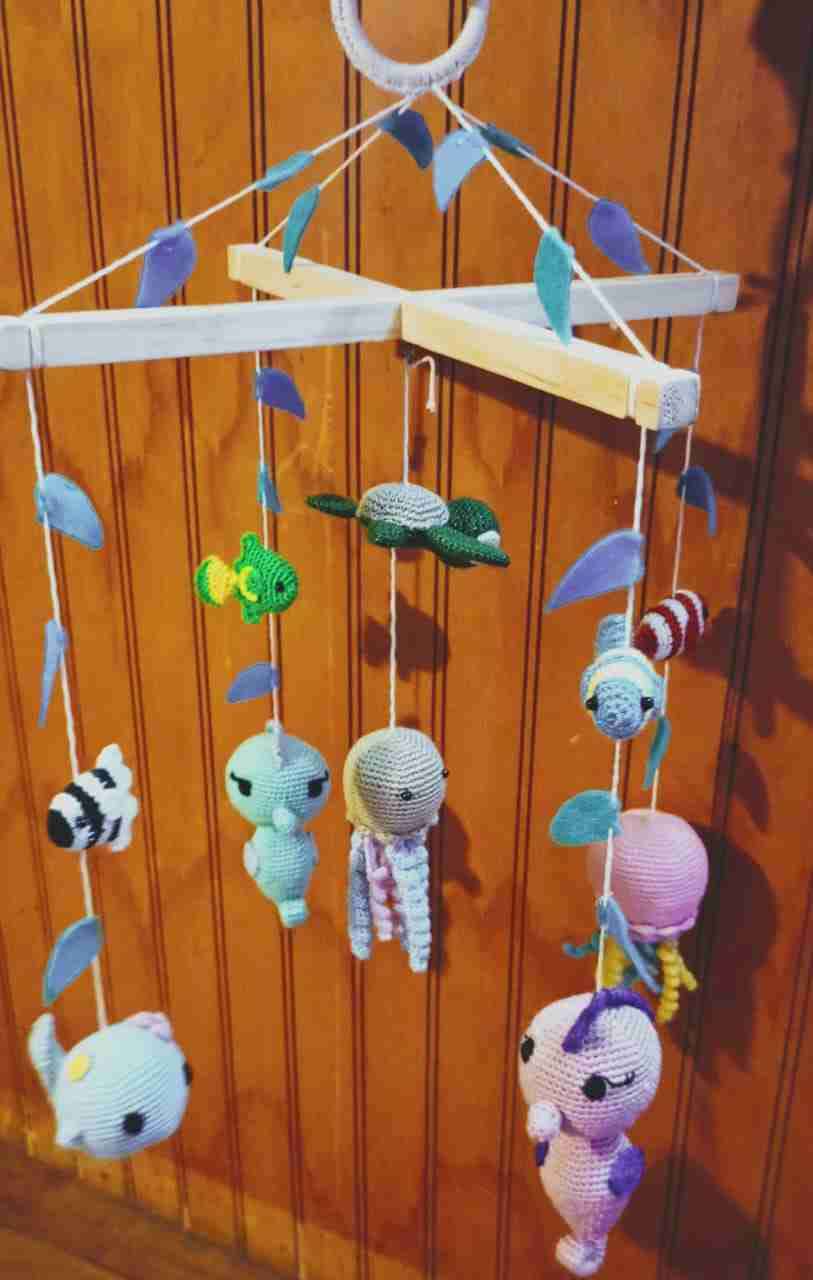 Móvil de crochet para cuna - miniatura 1