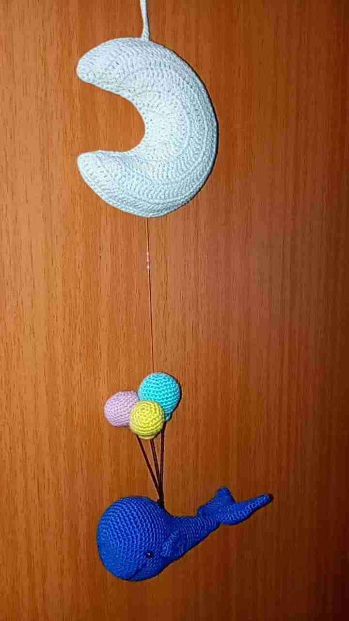 Móvil amigurumi ballena y luna