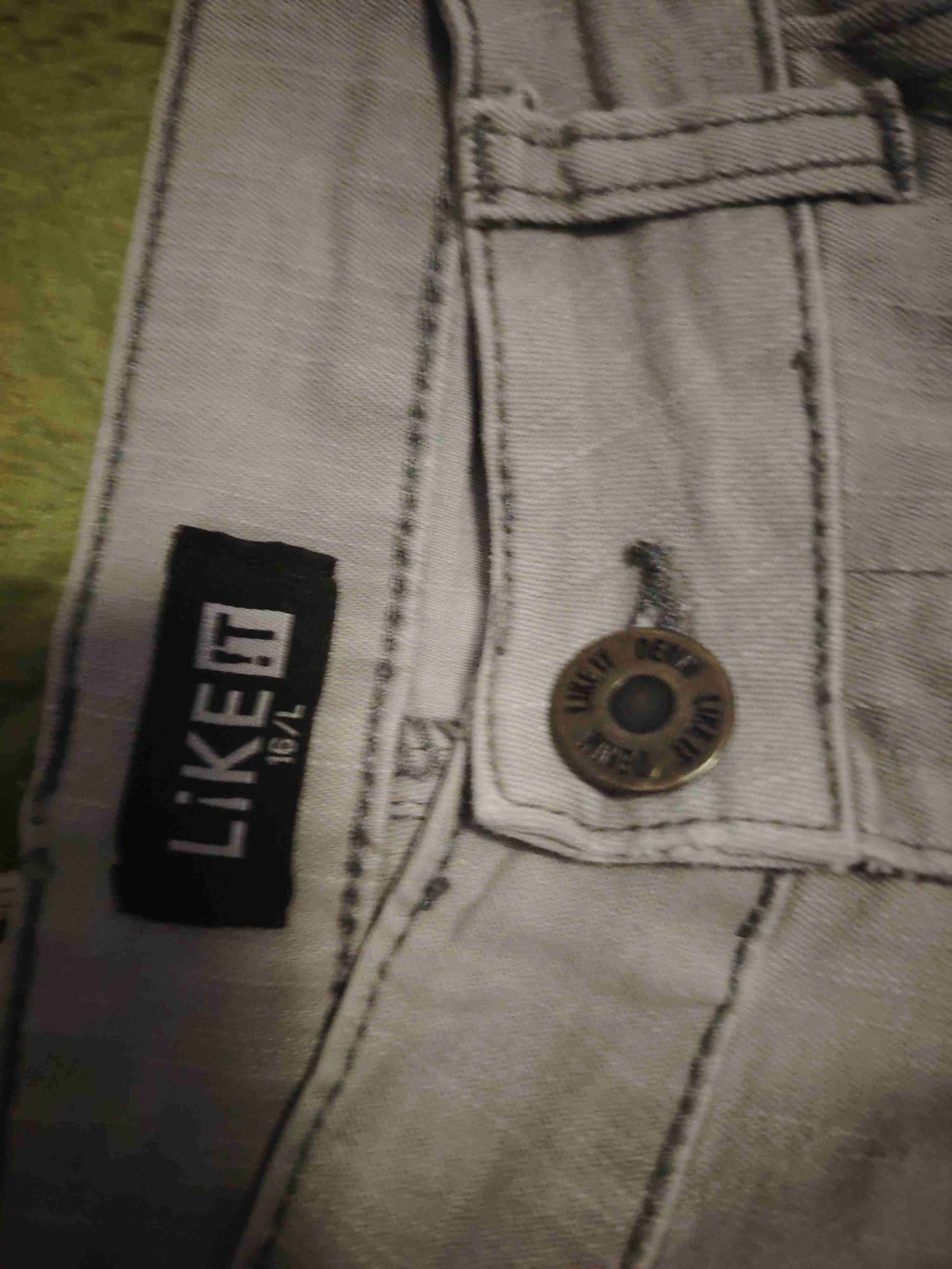 Jeans gris con diseño desgastado - miniatura 2