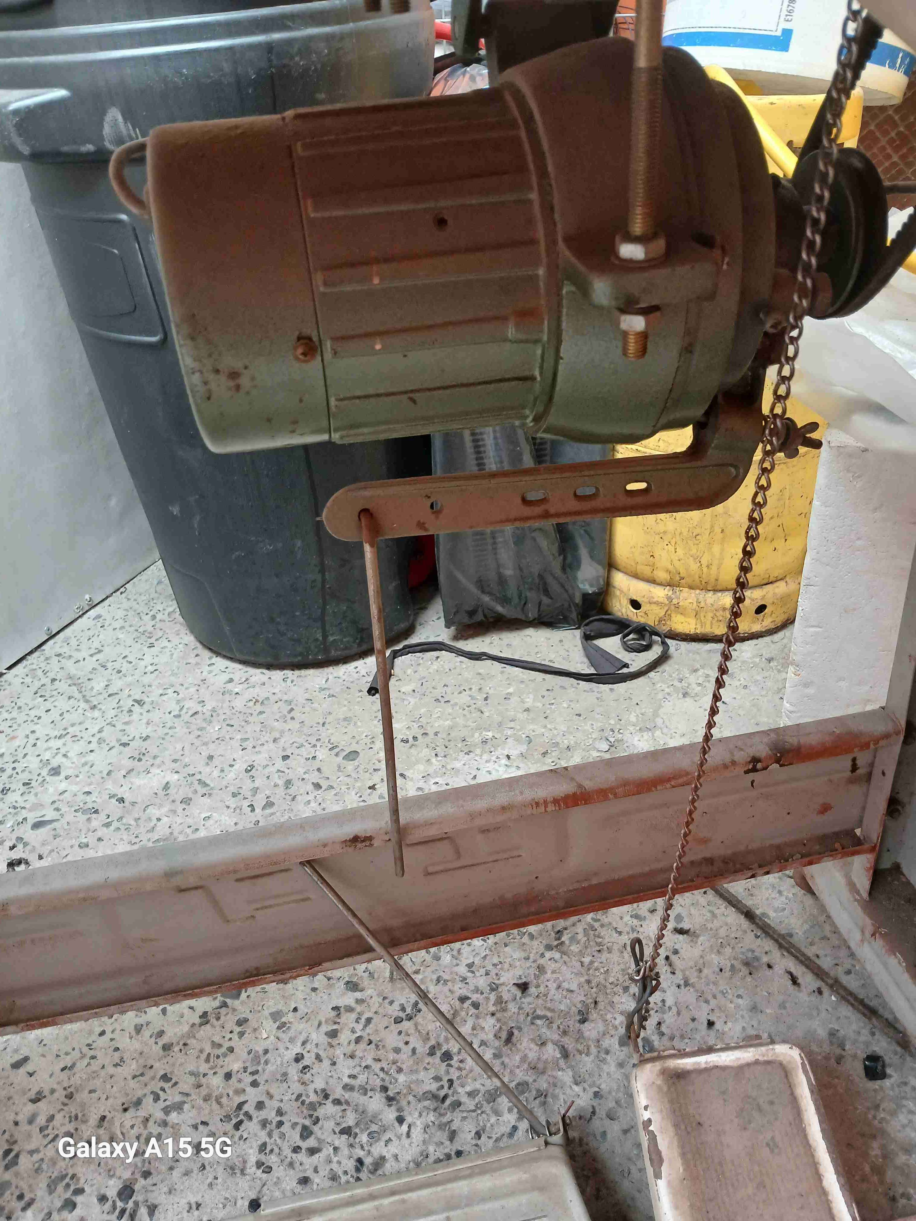 Máquina de coser overlock Yamata - miniatura 3