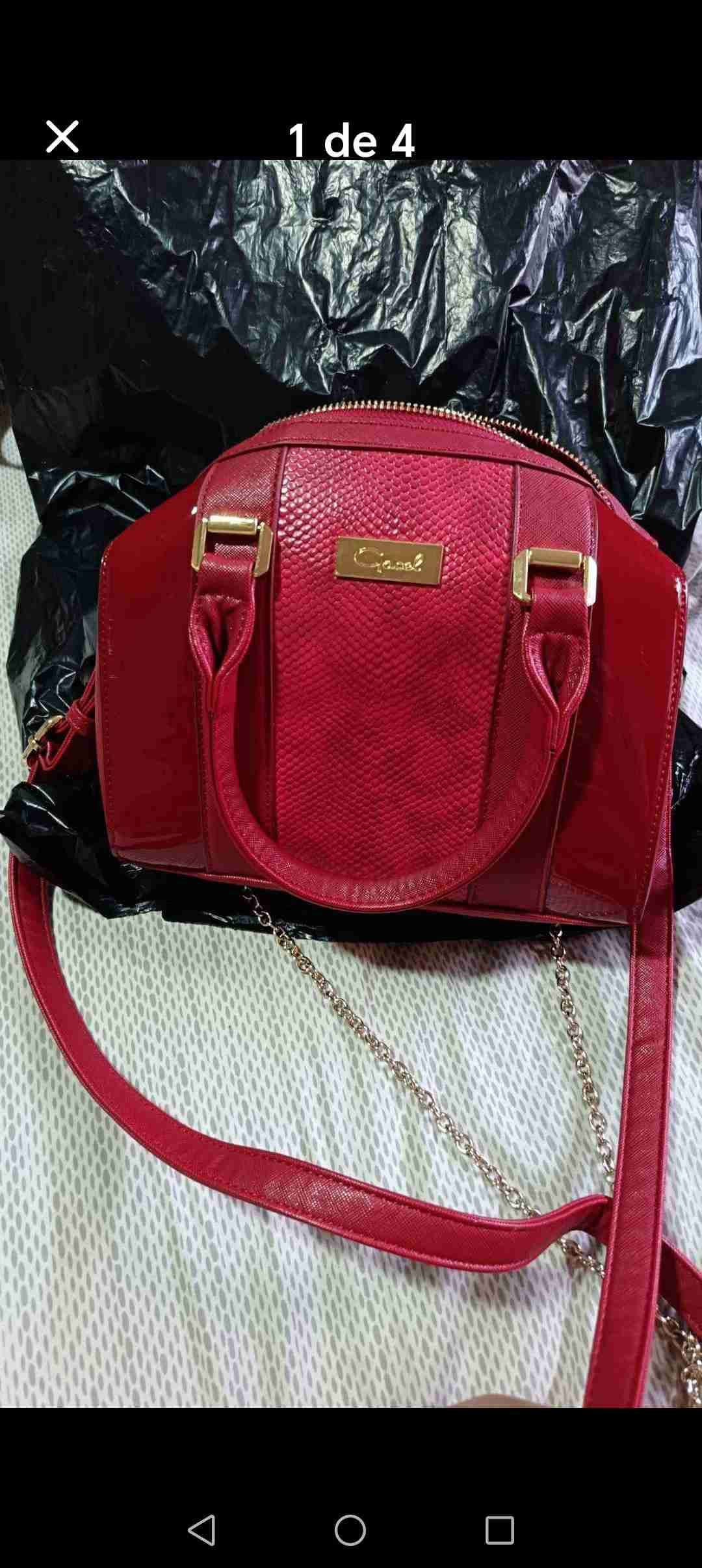 Bolso rojo pequeño elegante