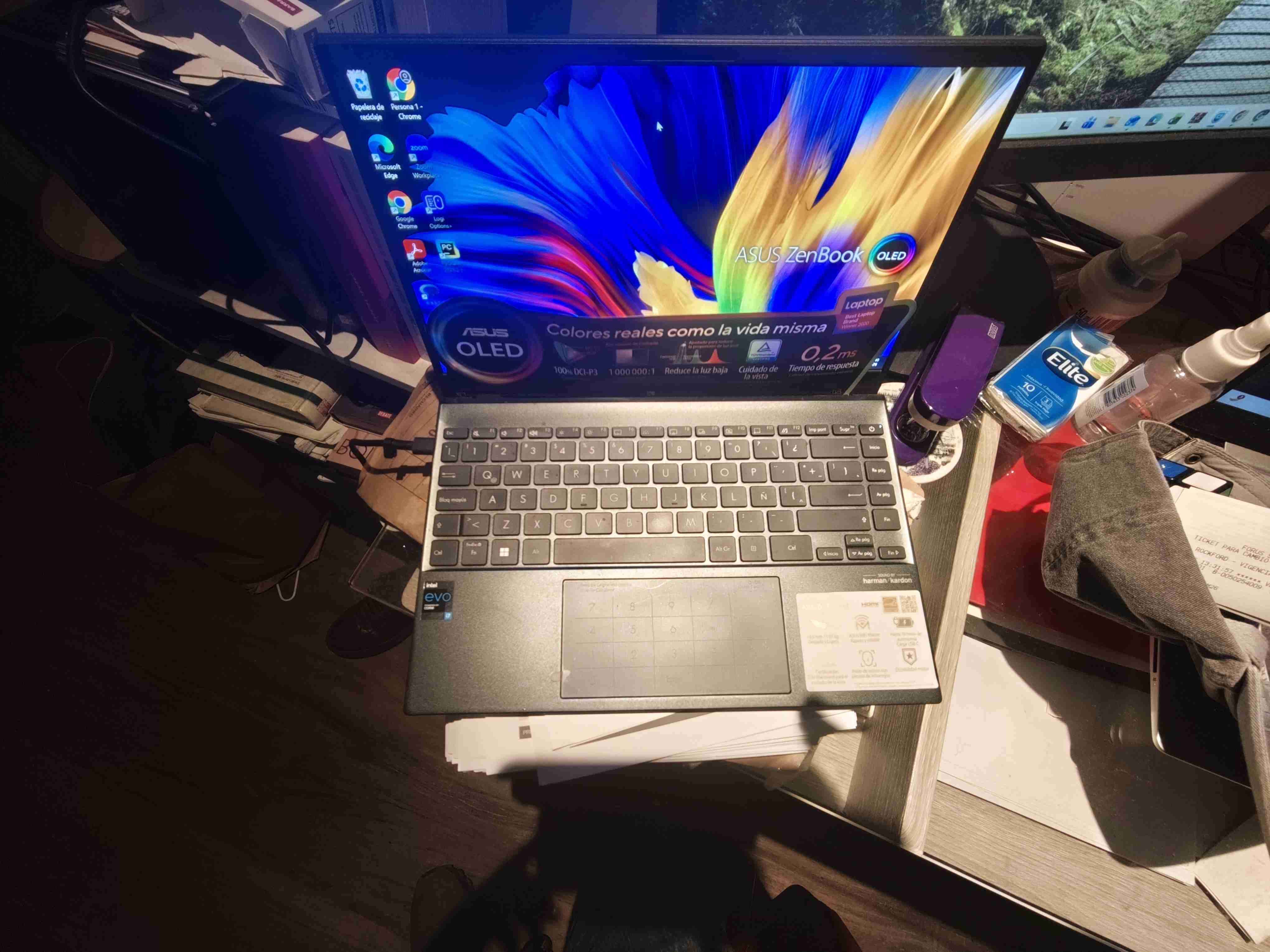 Laptop ASUS ZenBook OLED - miniatura 1