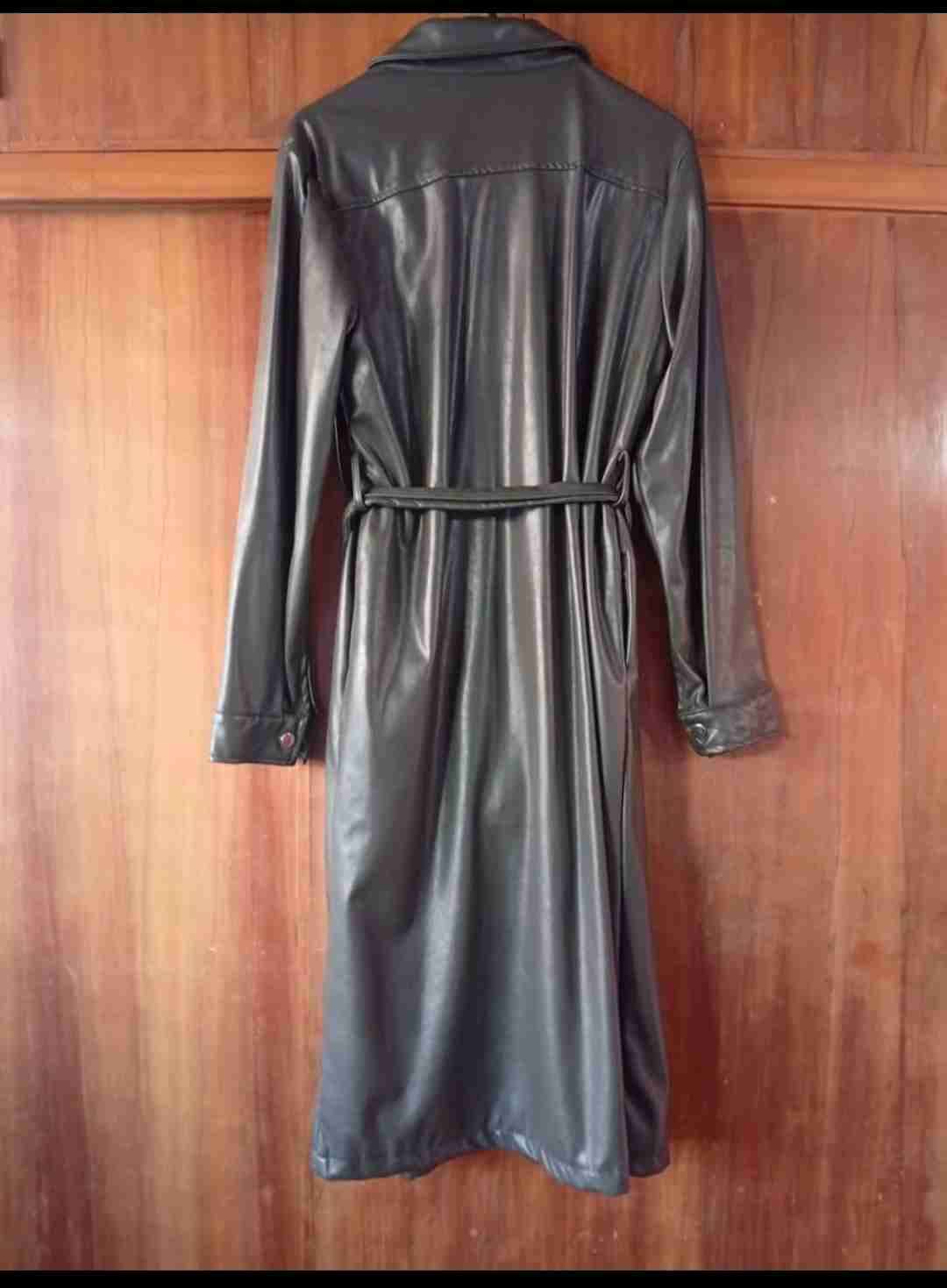 Abrigo de cuerina gris oscuro largo L - miniatura 2