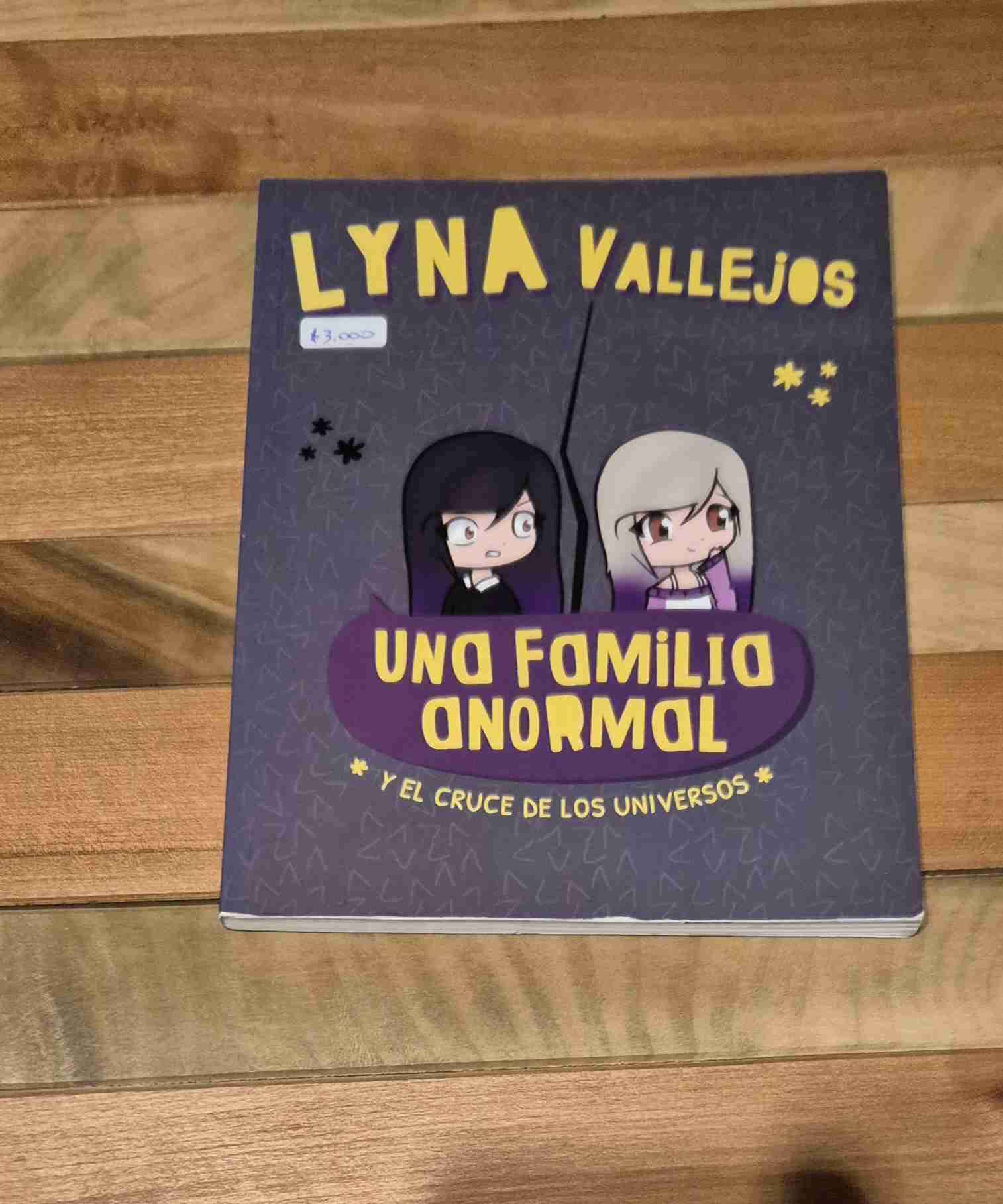 Libro Lyna Vallejos Una familia anormal