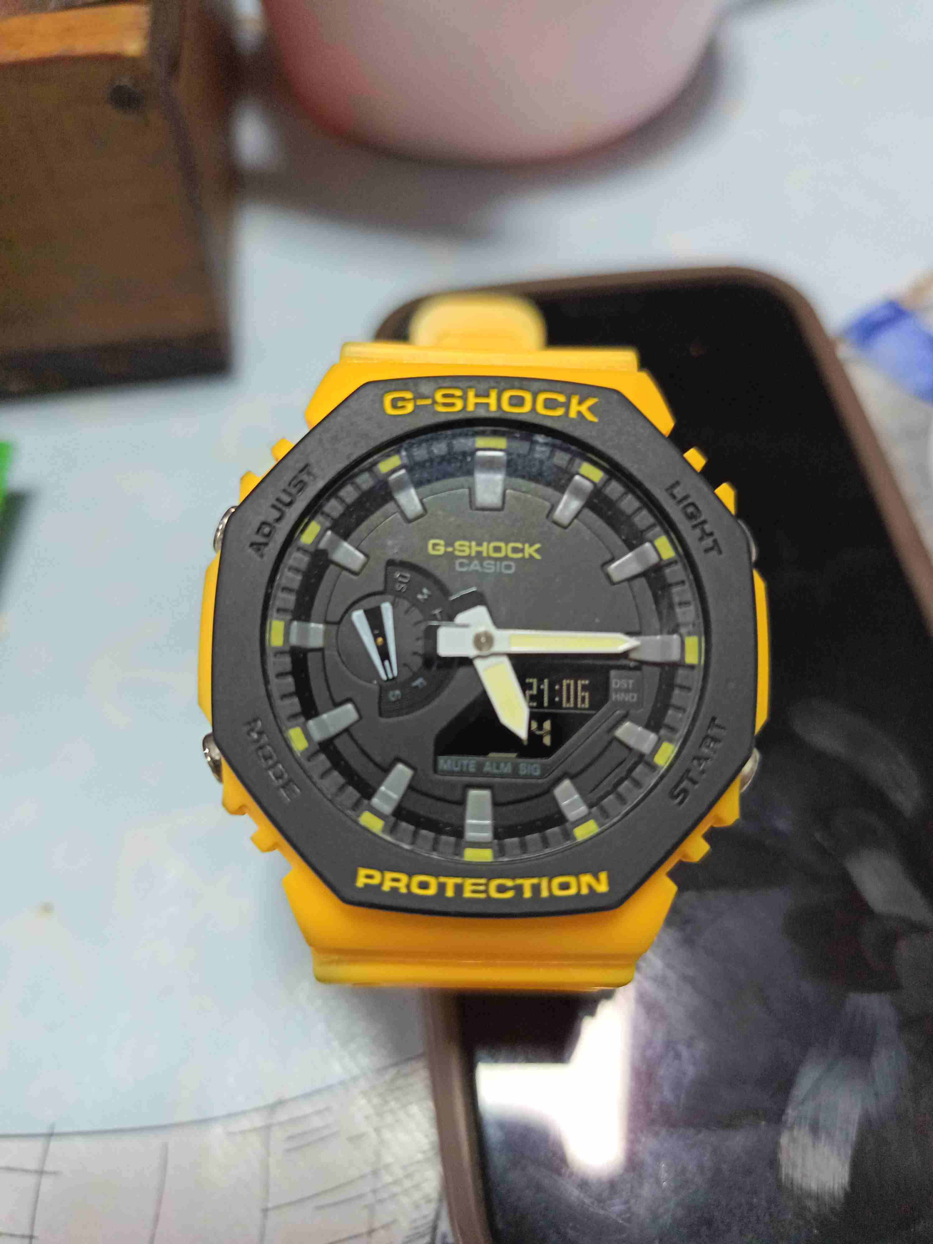 Reloj G-Shock amarillo - miniatura 1