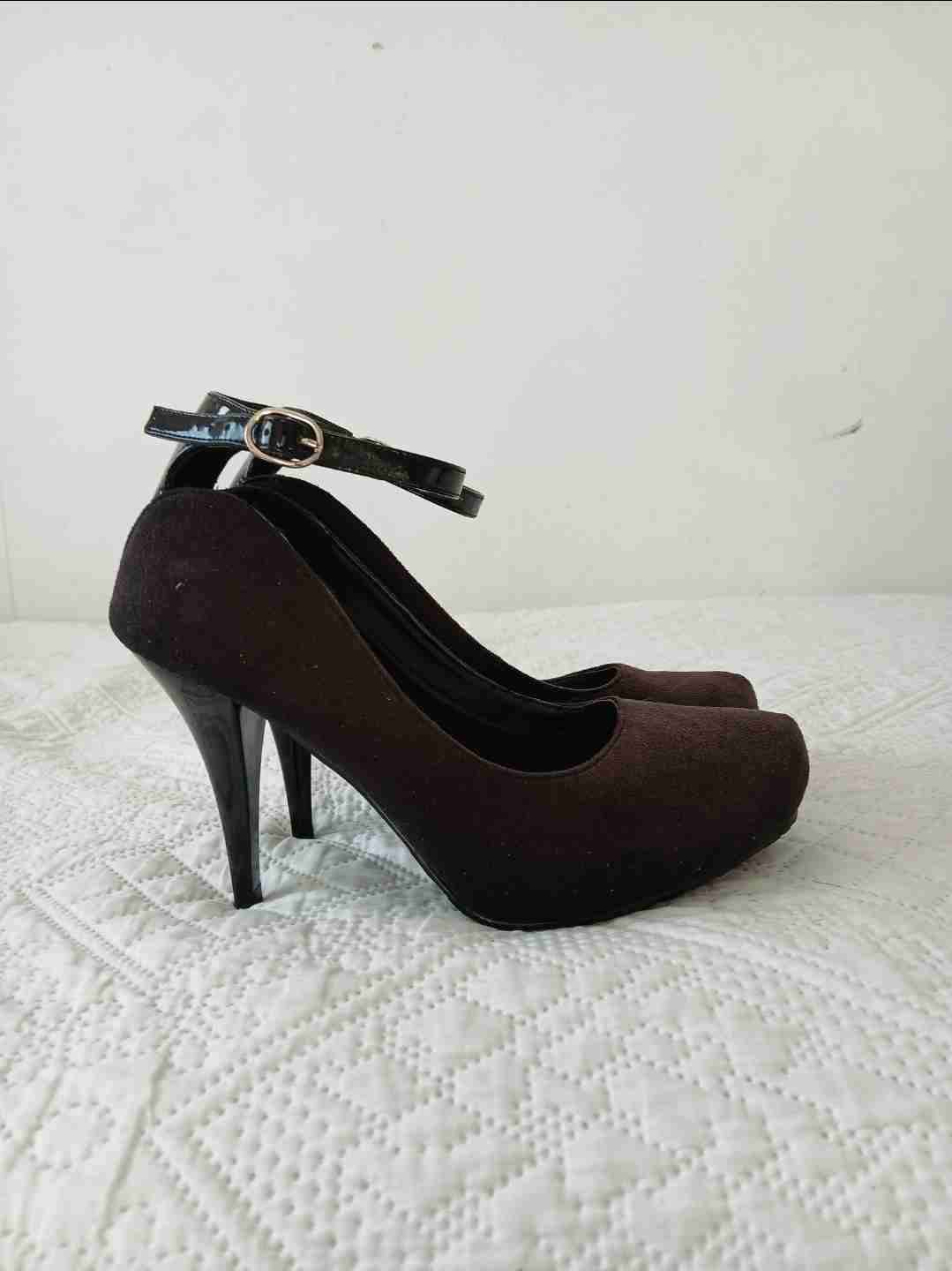 Zapatos de tacón negros