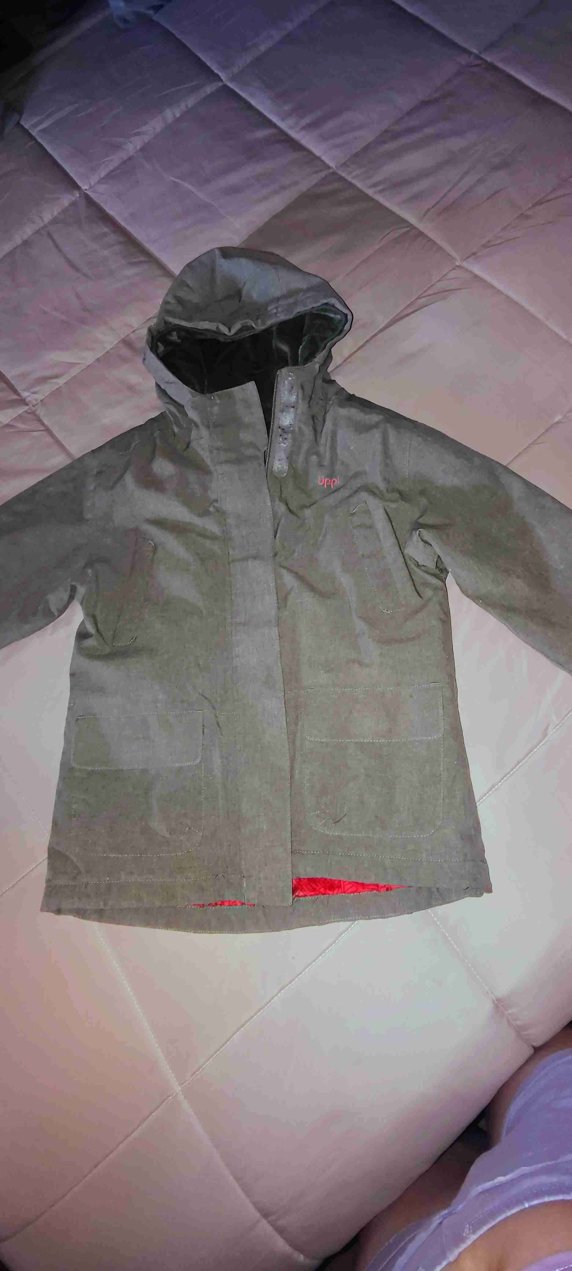 Chaqueta verde con capucha - miniatura 1