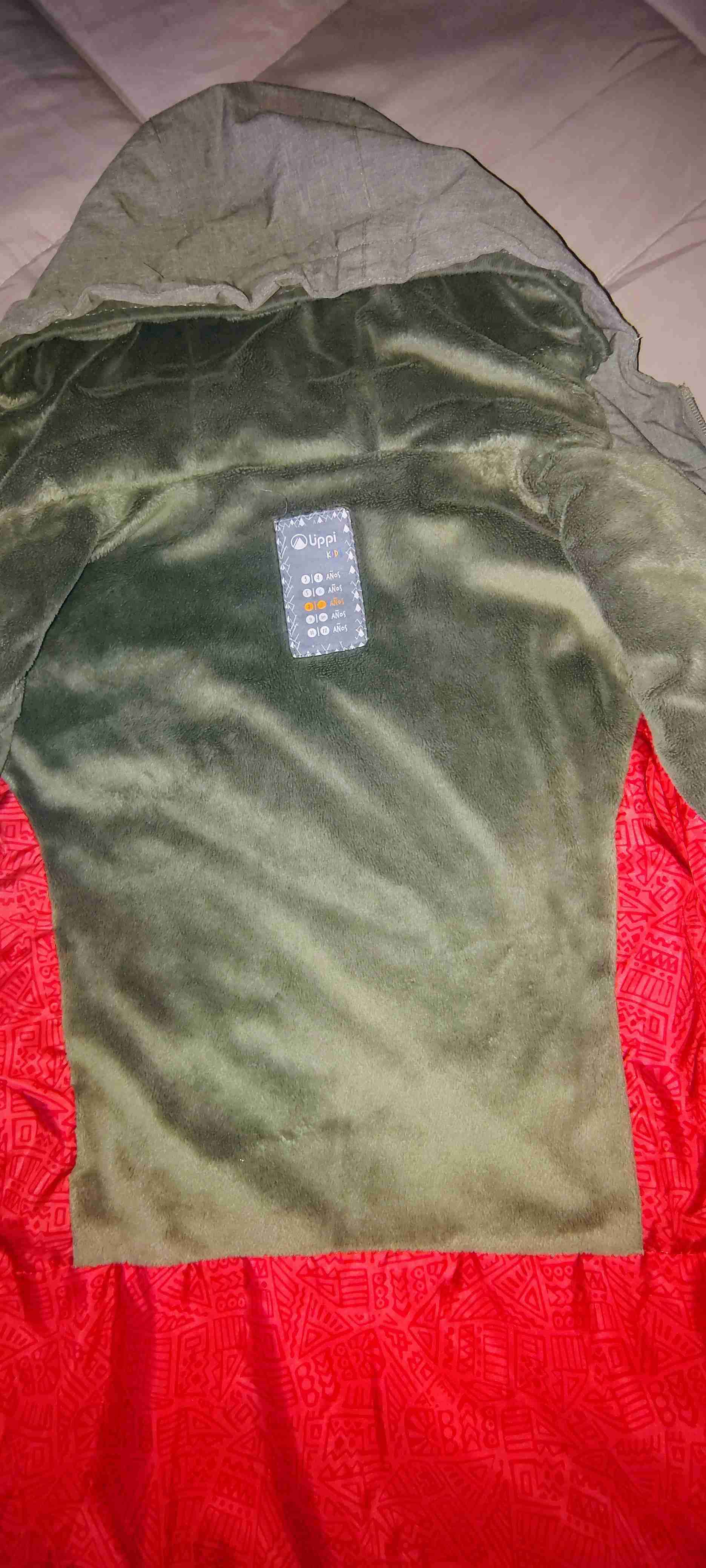 Chaqueta verde con capucha - miniatura 2