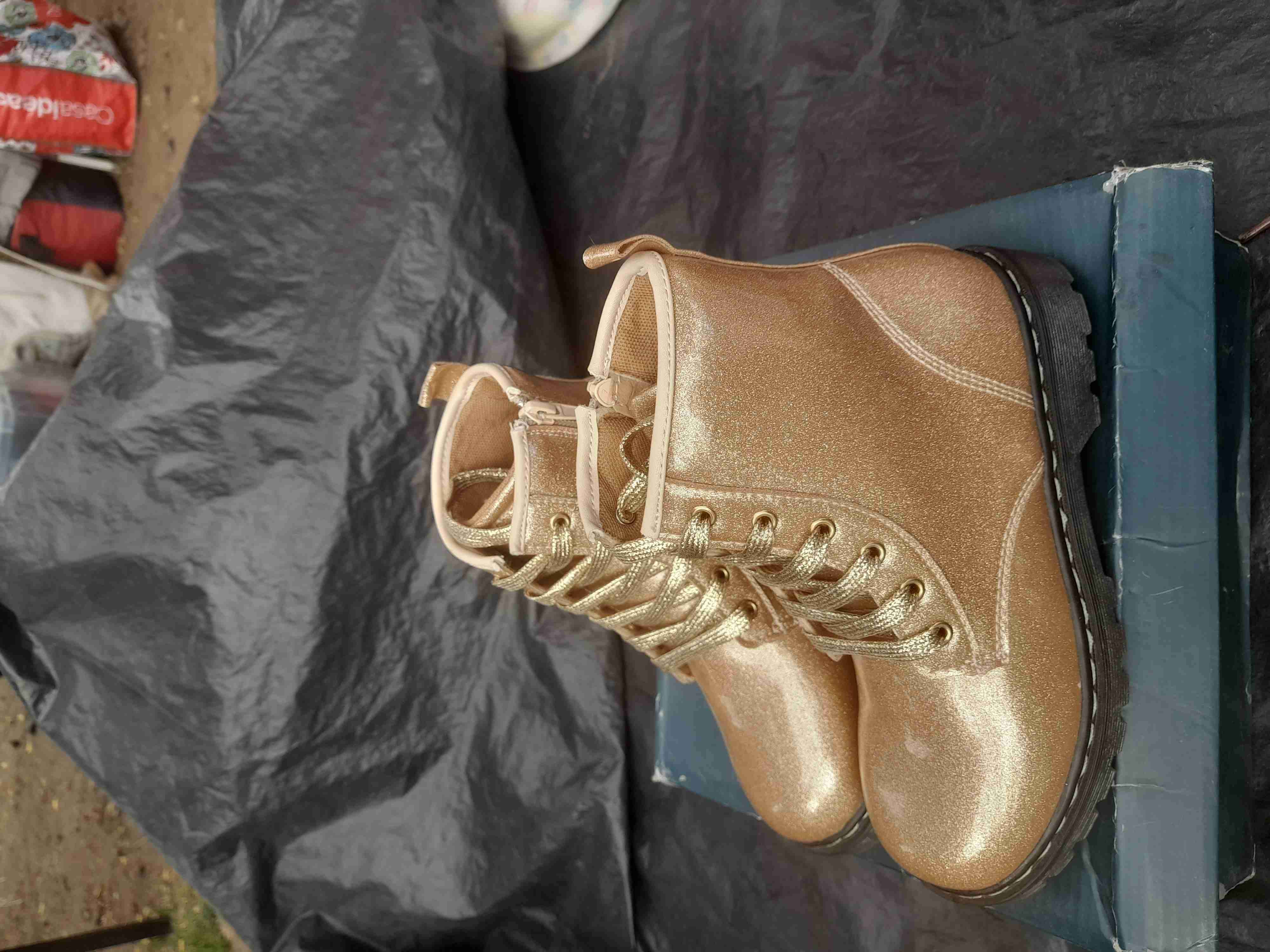 Botas doradas brillantes - miniatura 1