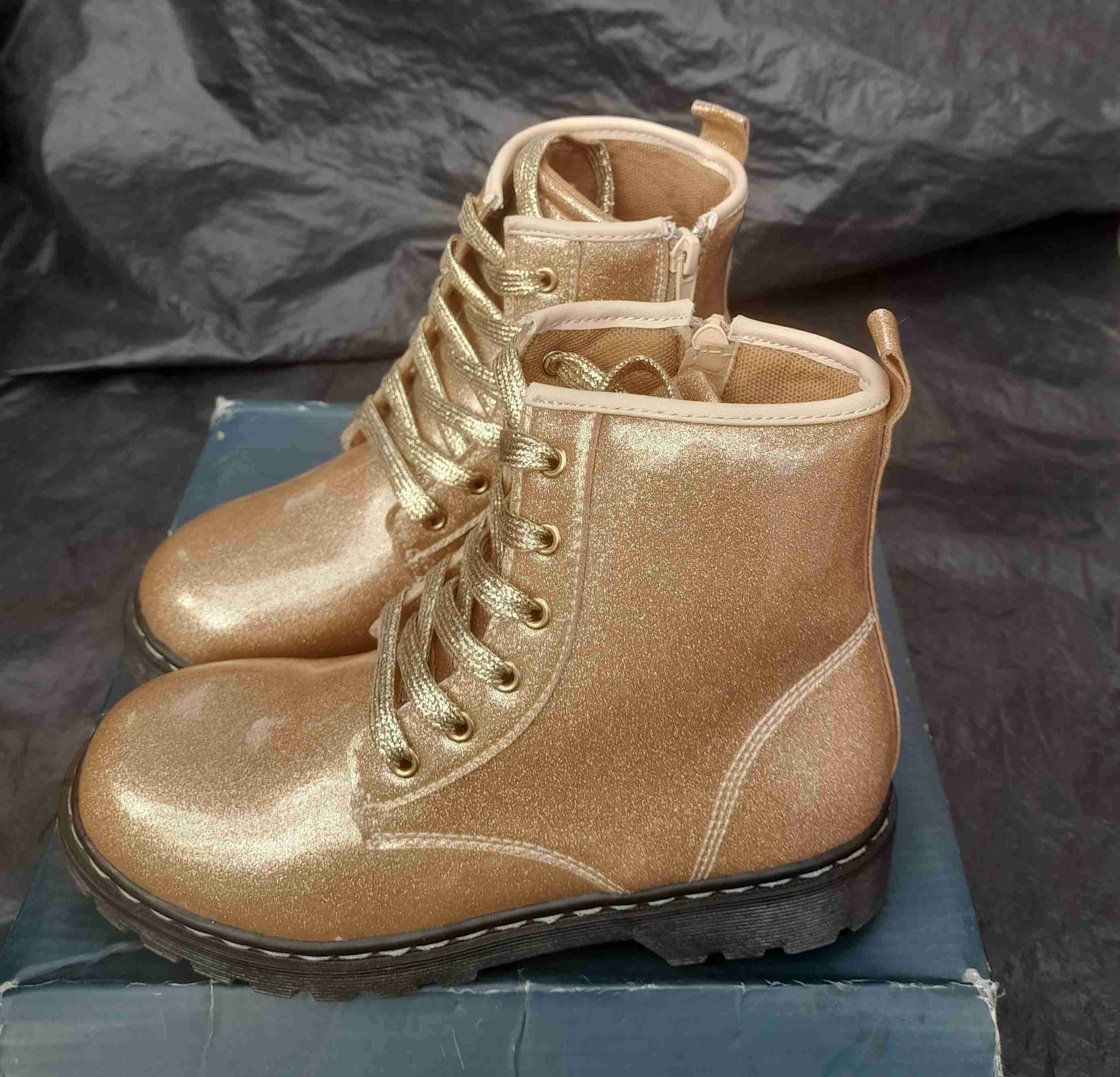 Botas doradas brillantes - miniatura 2