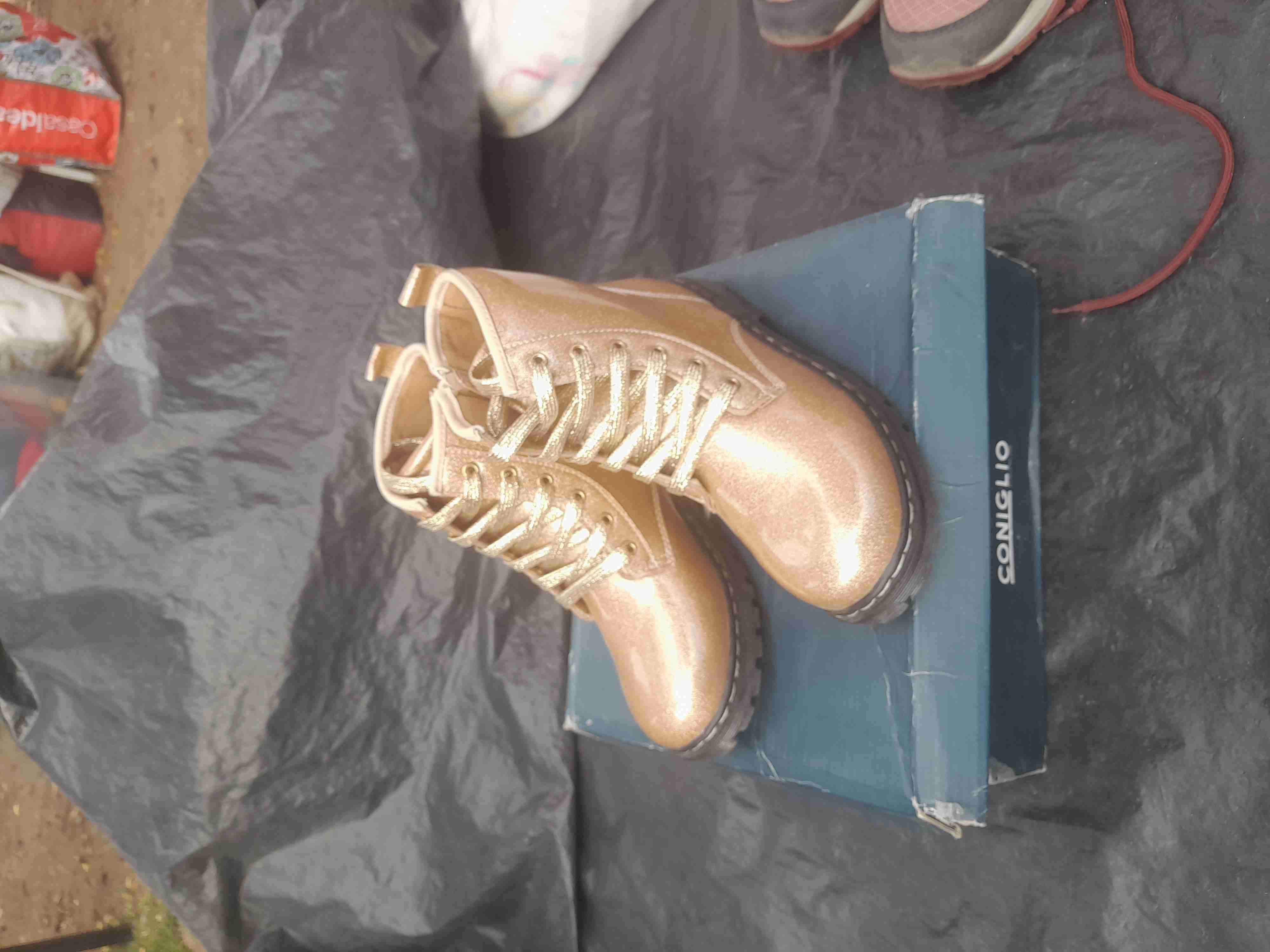Botas doradas brillantes - miniatura 3