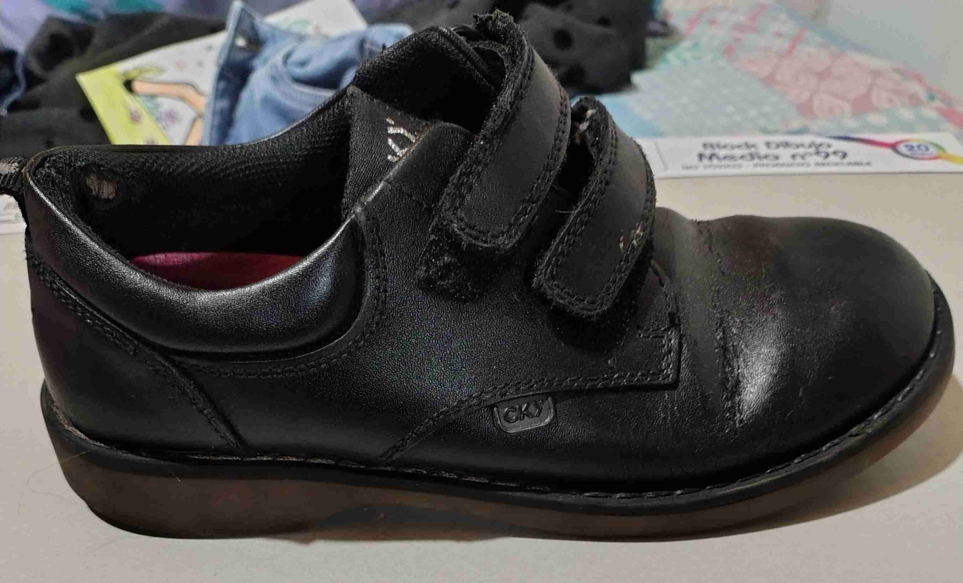 Zapato negro con velcro talla 33 - miniatura 1