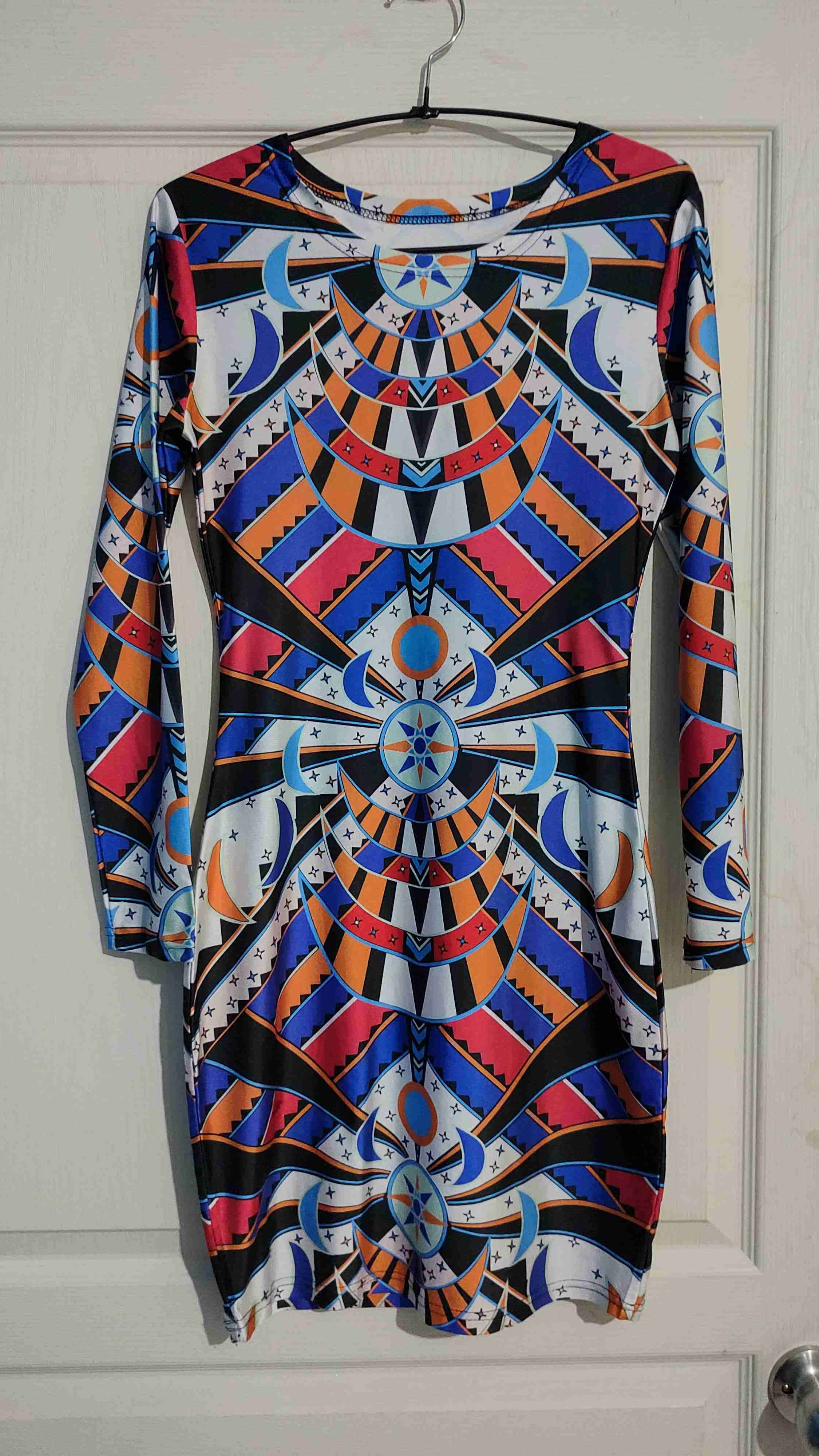 Vestido geométrico colorido
