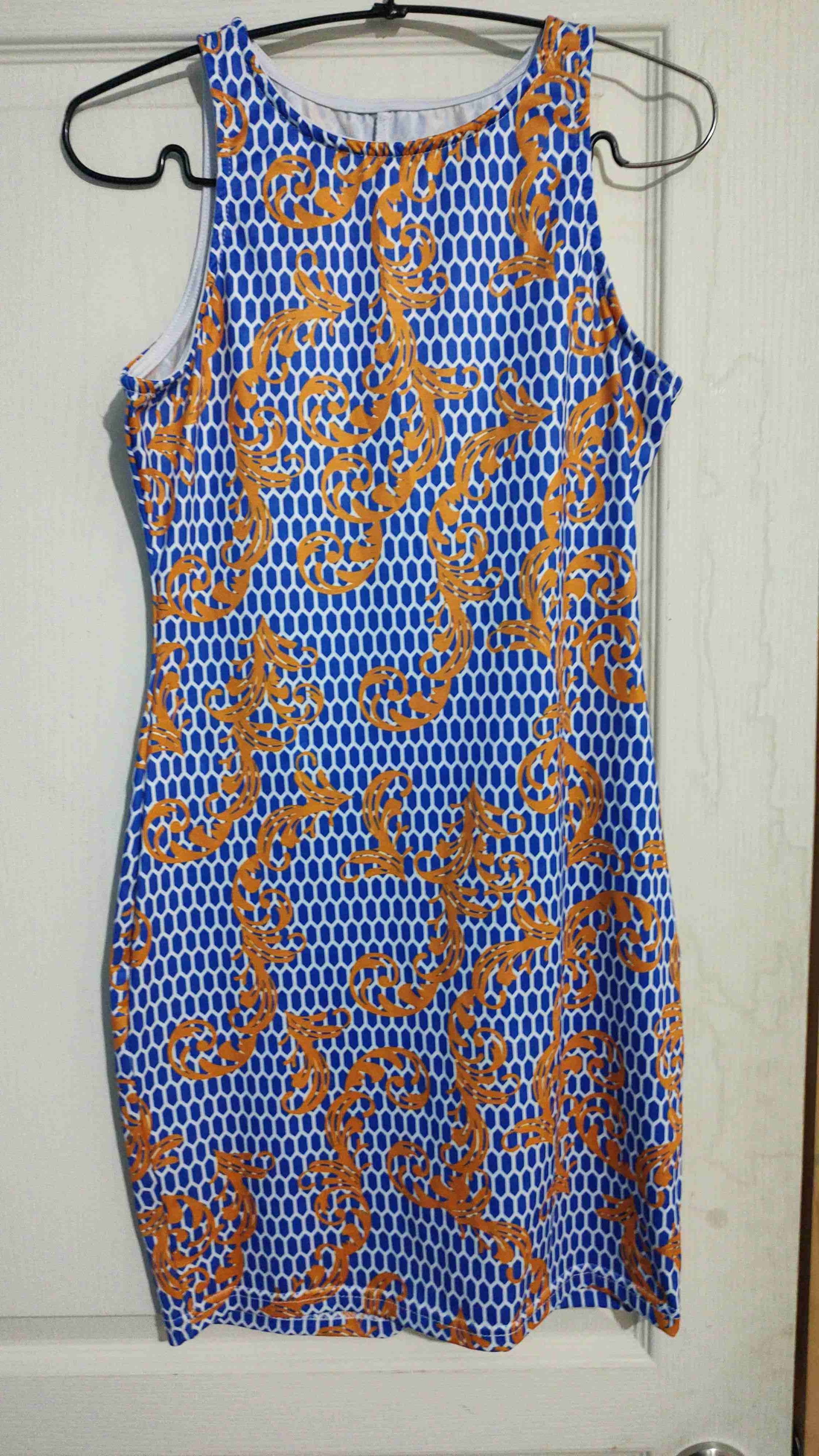 Vestido estampado azul y naranja