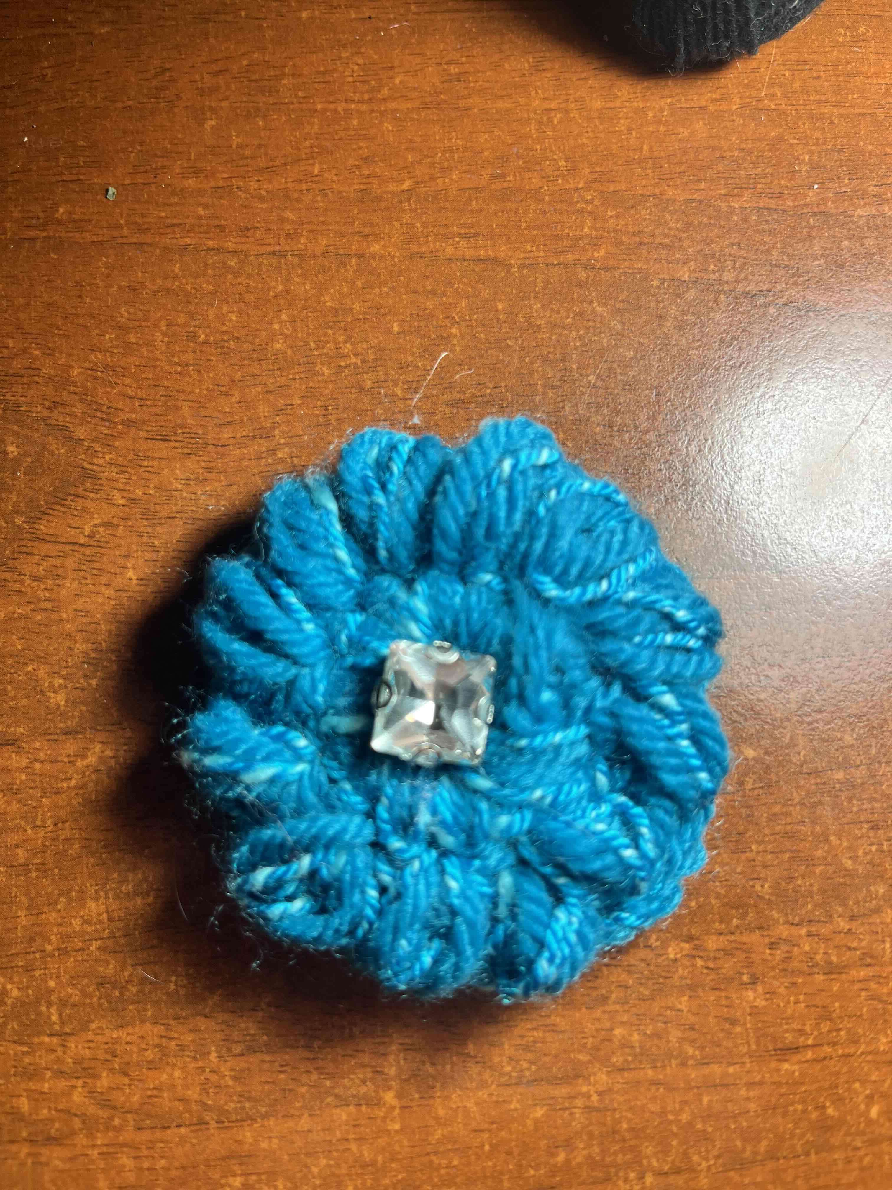 Broche de lana azul - miniatura 1