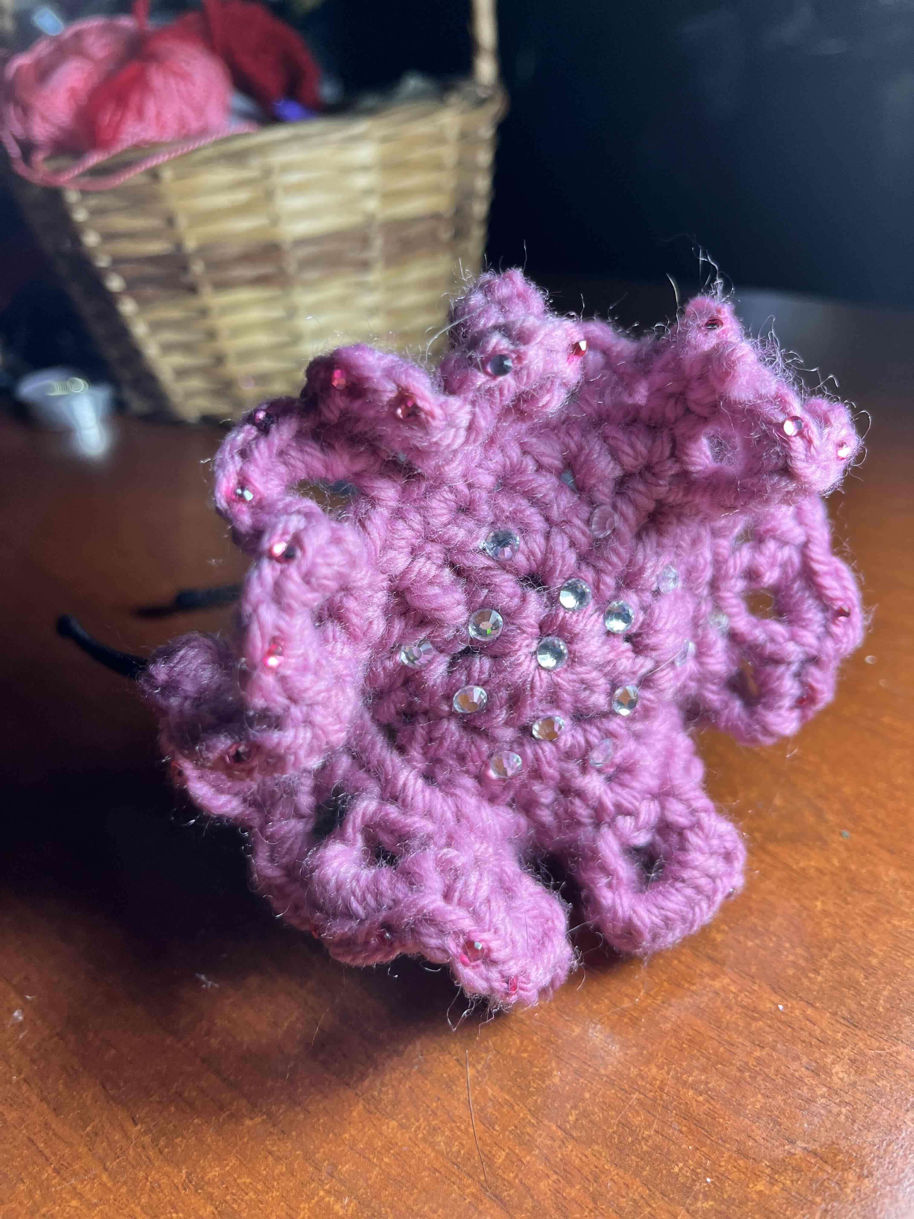 Prendedor flor tejido a crochet - miniatura 1
