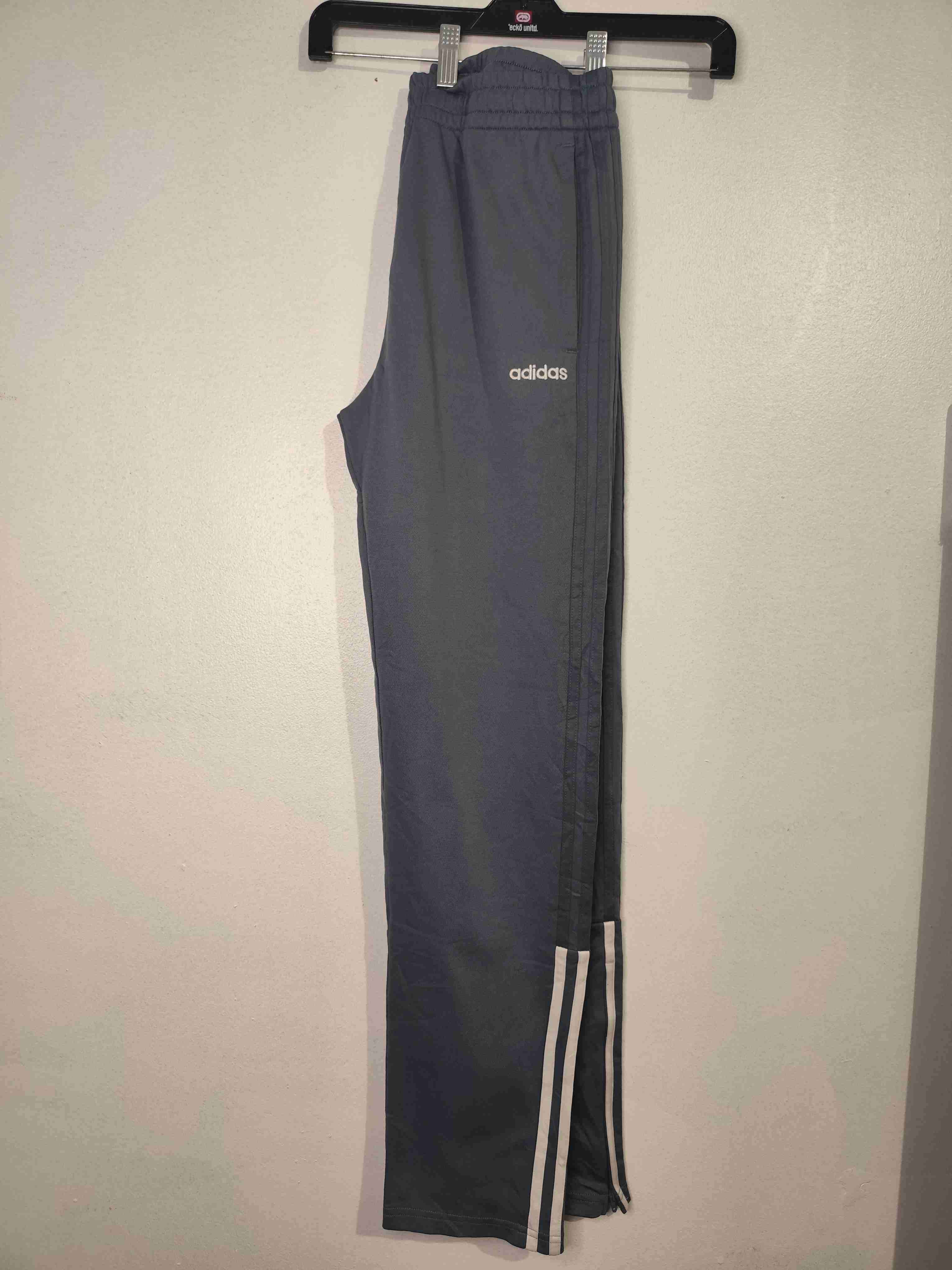 Pantalones deportivos Adidas gris