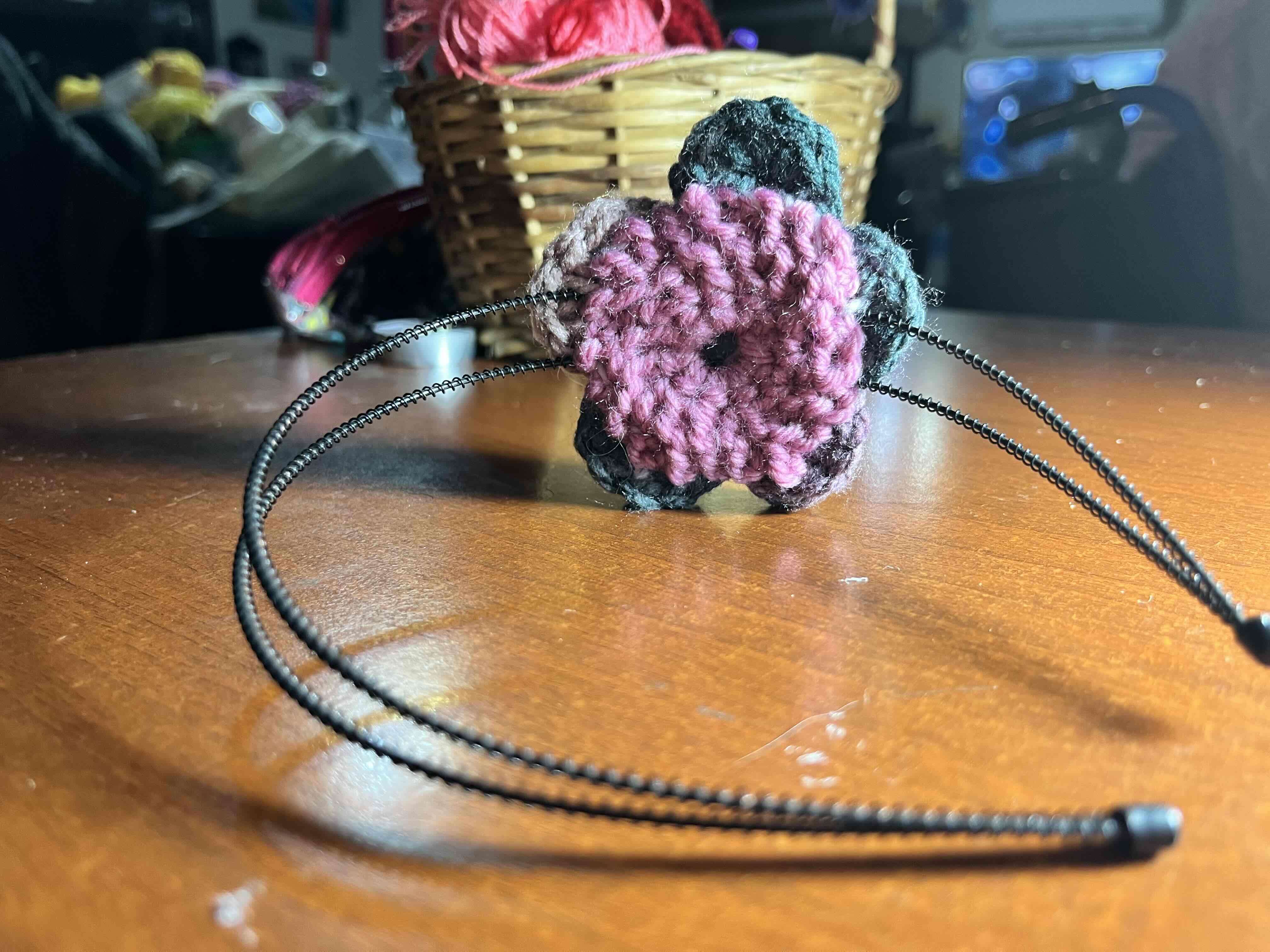 Cinta de pelo con adorno floral - miniatura 2
