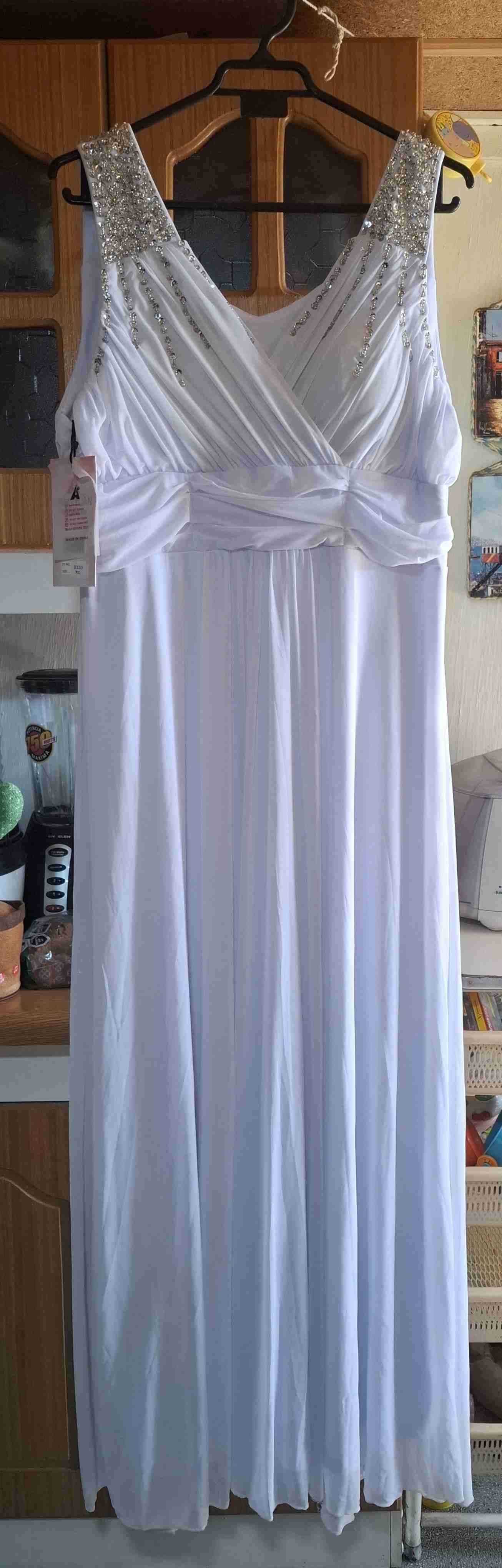 Vestido largo blanco con pedrería
