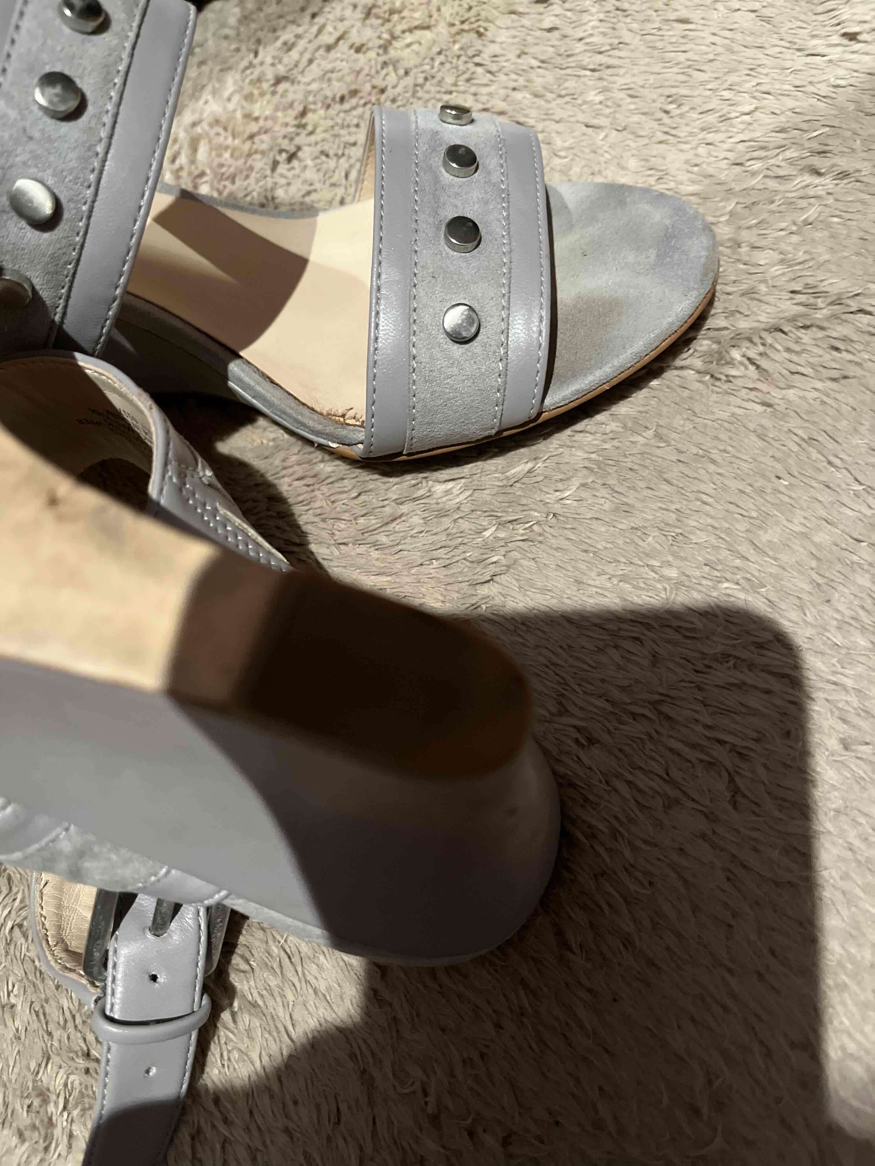 Sandalias grises con tachas Nine West - miniatura 2