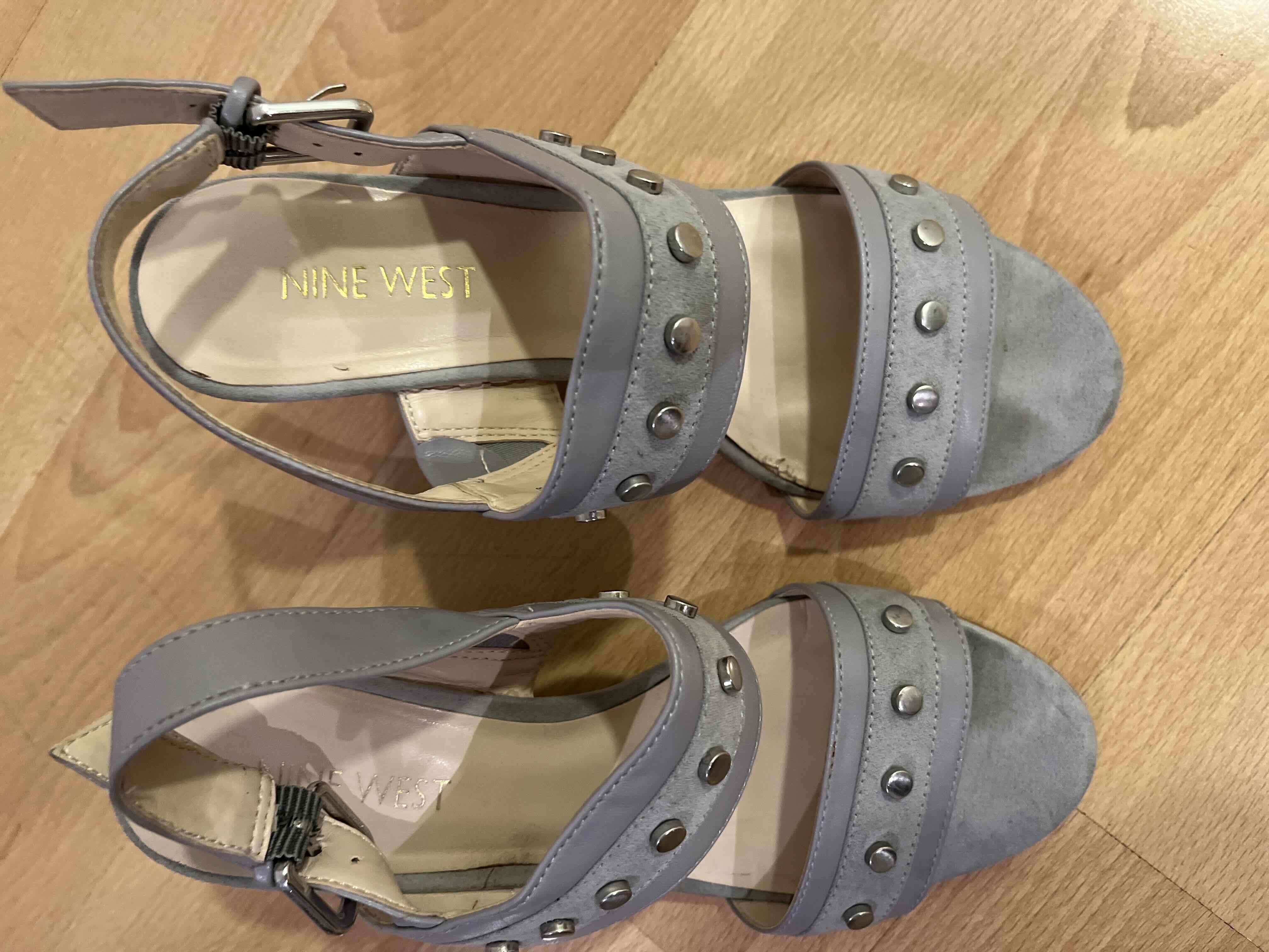 Sandalias grises con tachas Nine West - miniatura 4