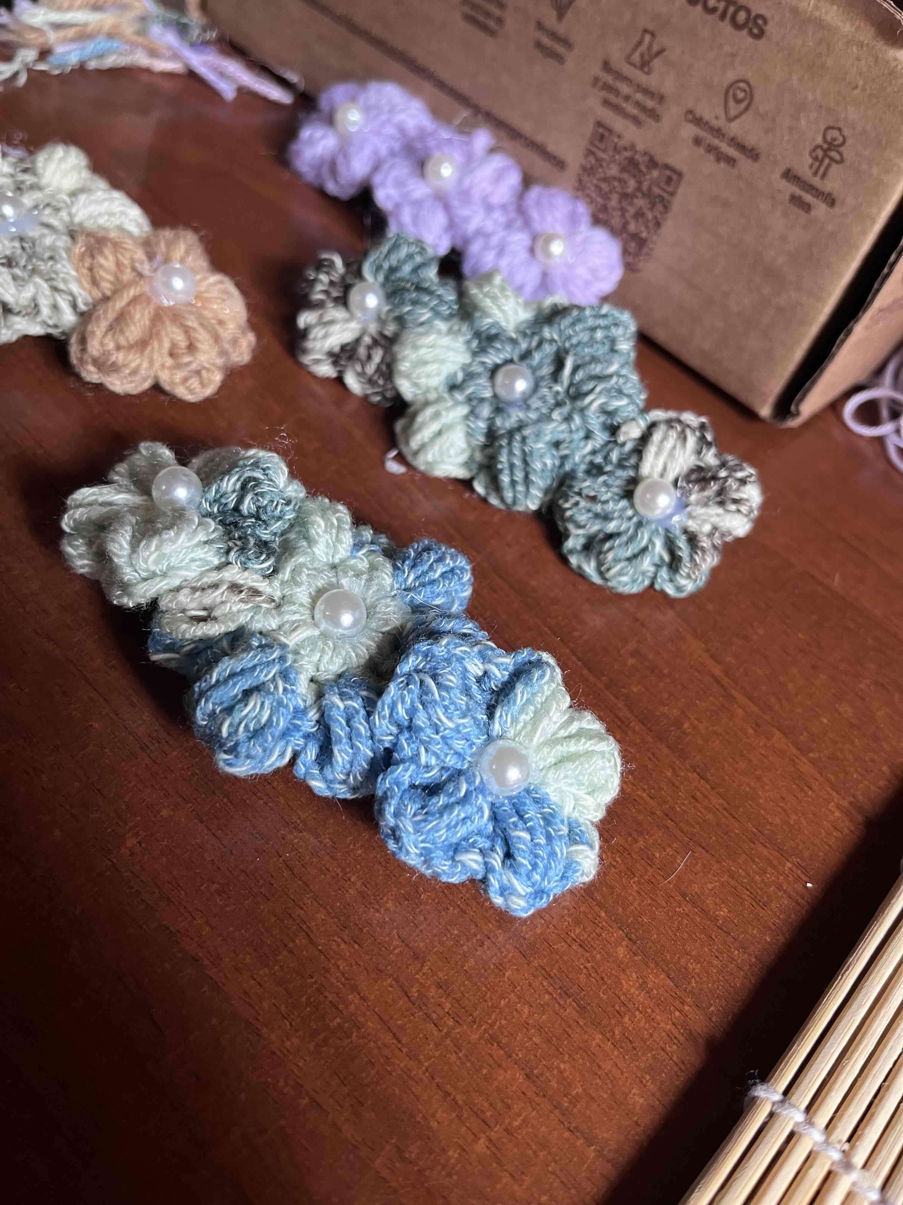 Set de flores tejidas a mano - miniatura 3