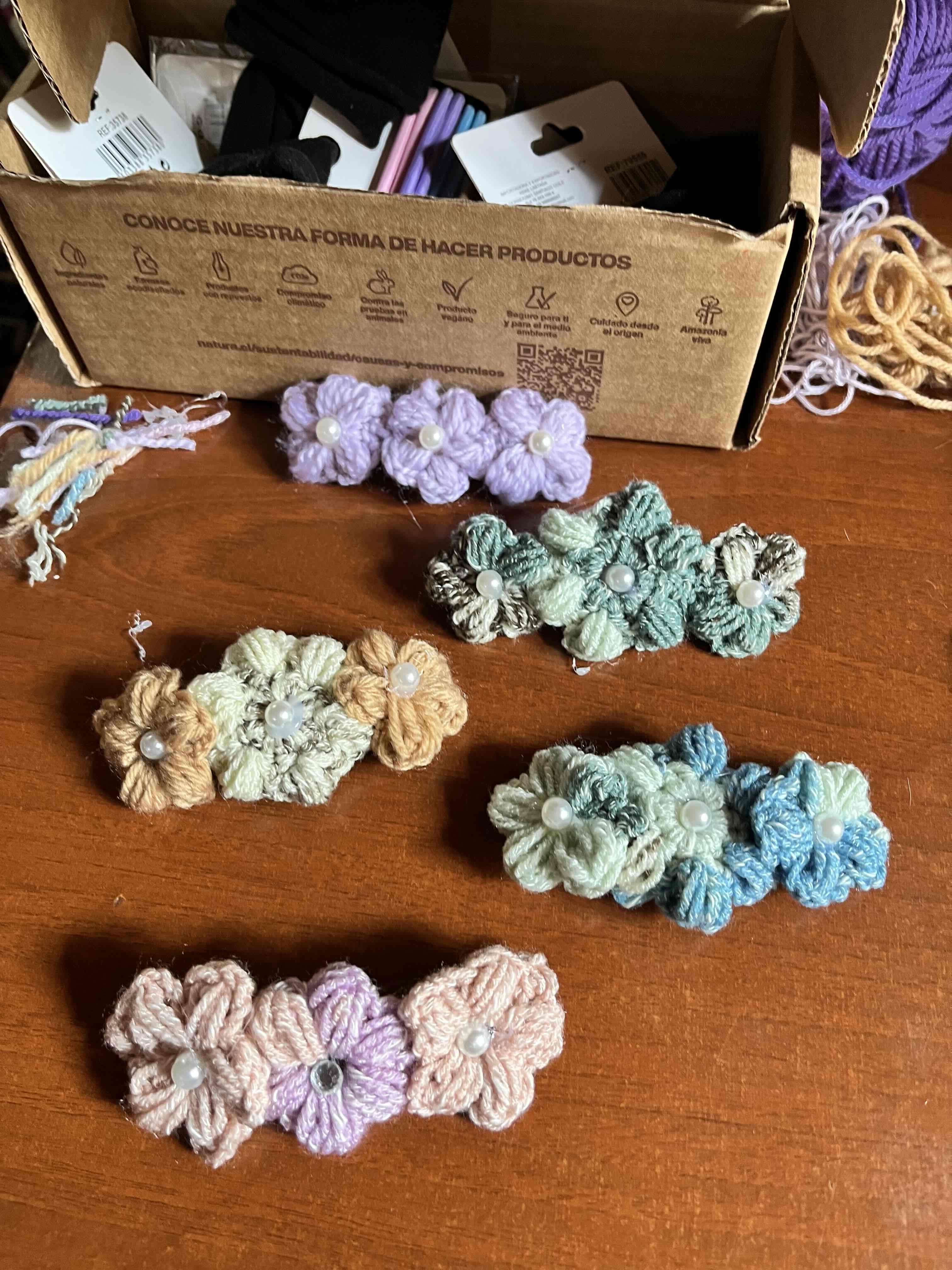 Set de flores tejidas a mano - miniatura 4