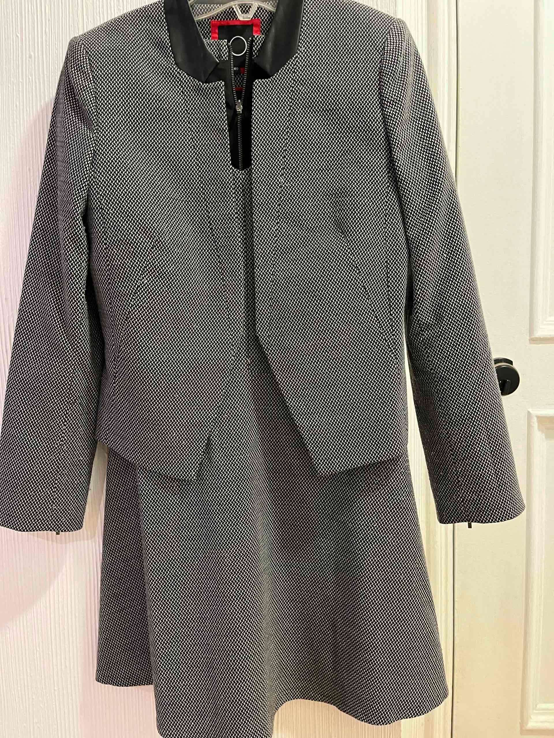 Vestido gris con bordados florales Io - miniatura 2