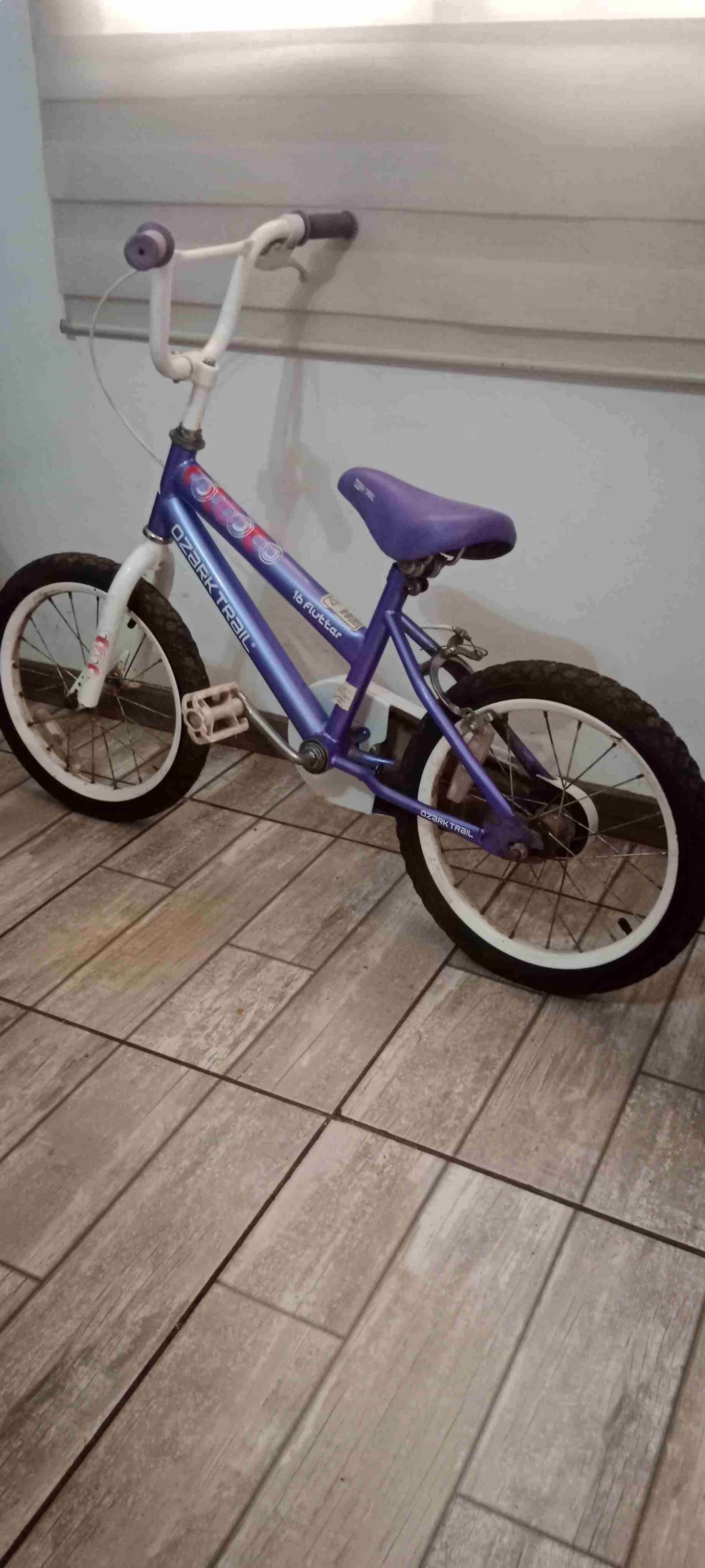 Bicicleta infantil púrpura Ozark Trail - miniatura 2