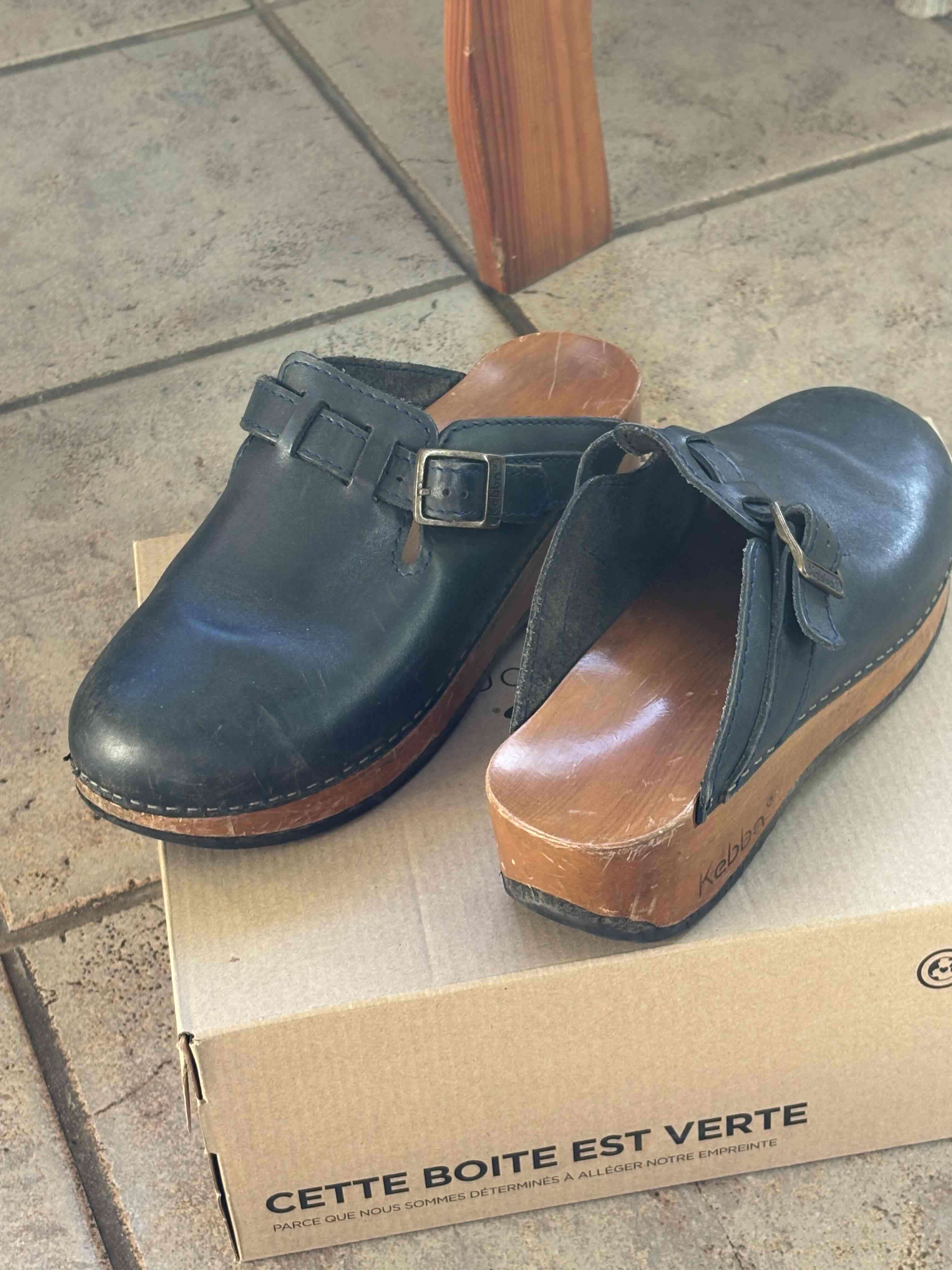 Zuecos de cuero azul con hebilla - miniatura 1