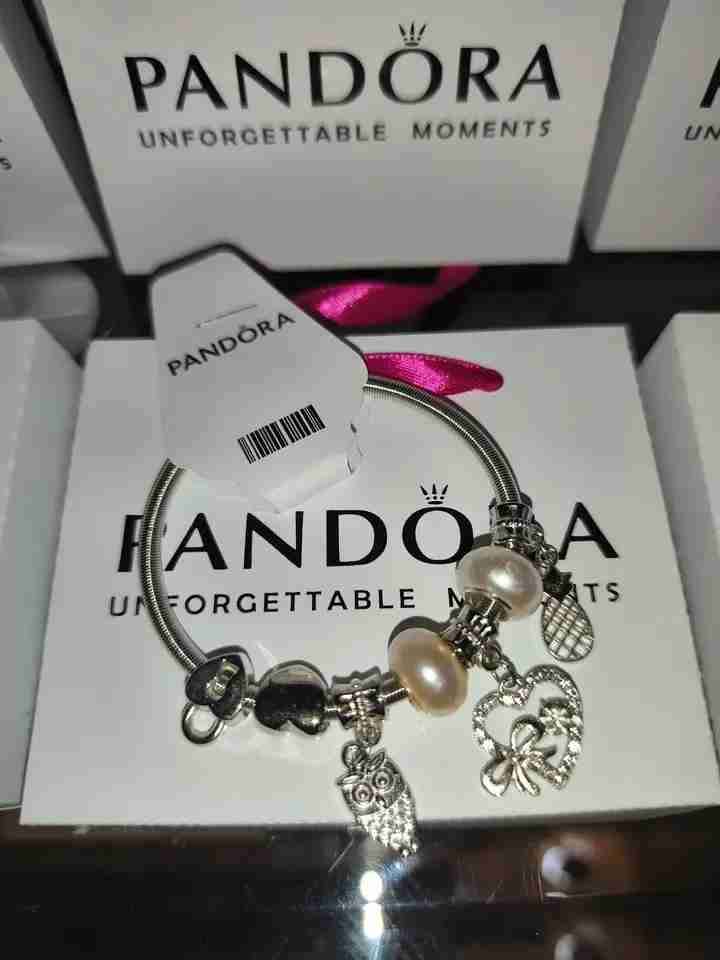 Pulsera Pandora con dijes - miniatura 2