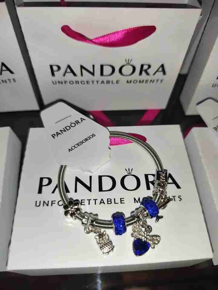 Pulsera Pandora con dijes - miniatura 3