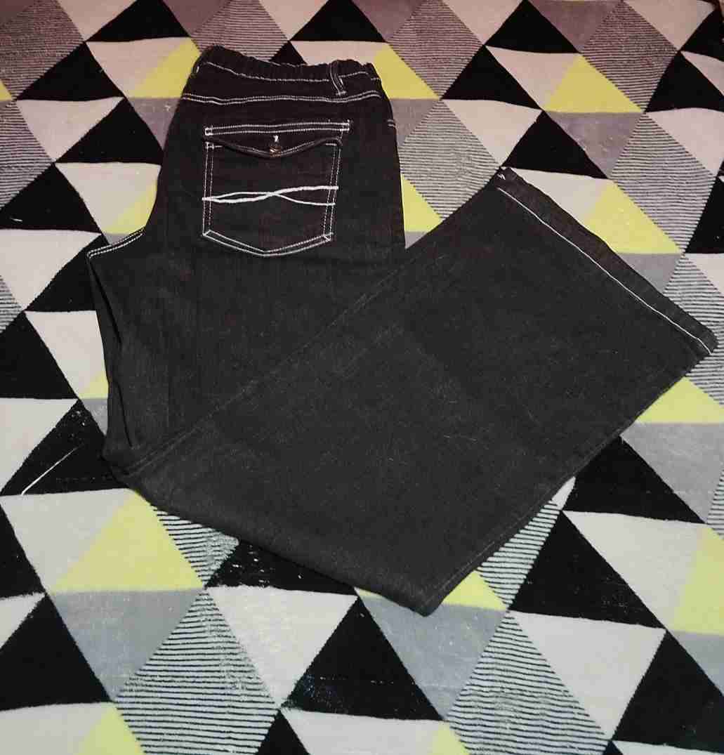 Pantalón de mezclilla recto negro