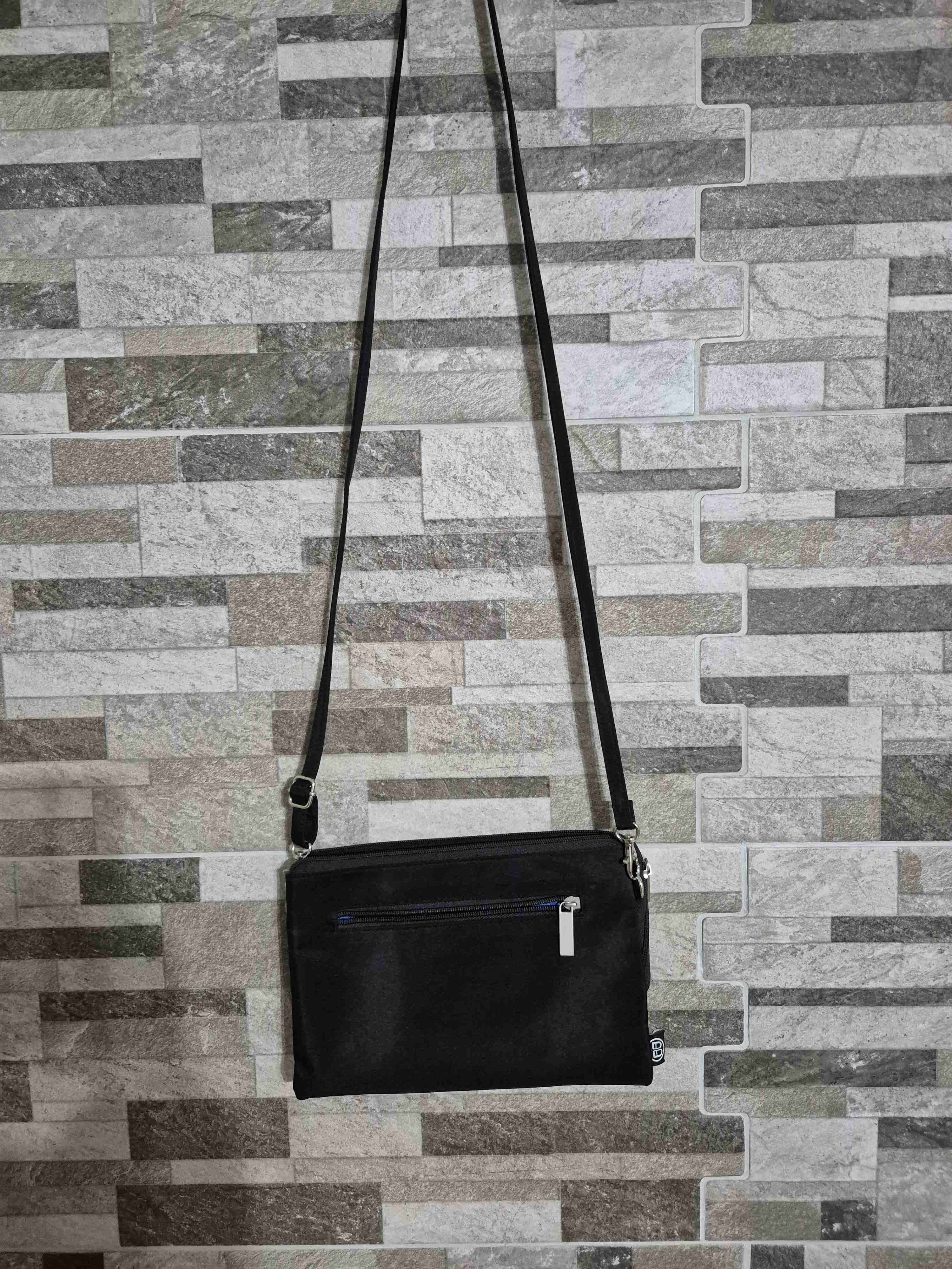 Cartera negra con tira ajustable - miniatura 2