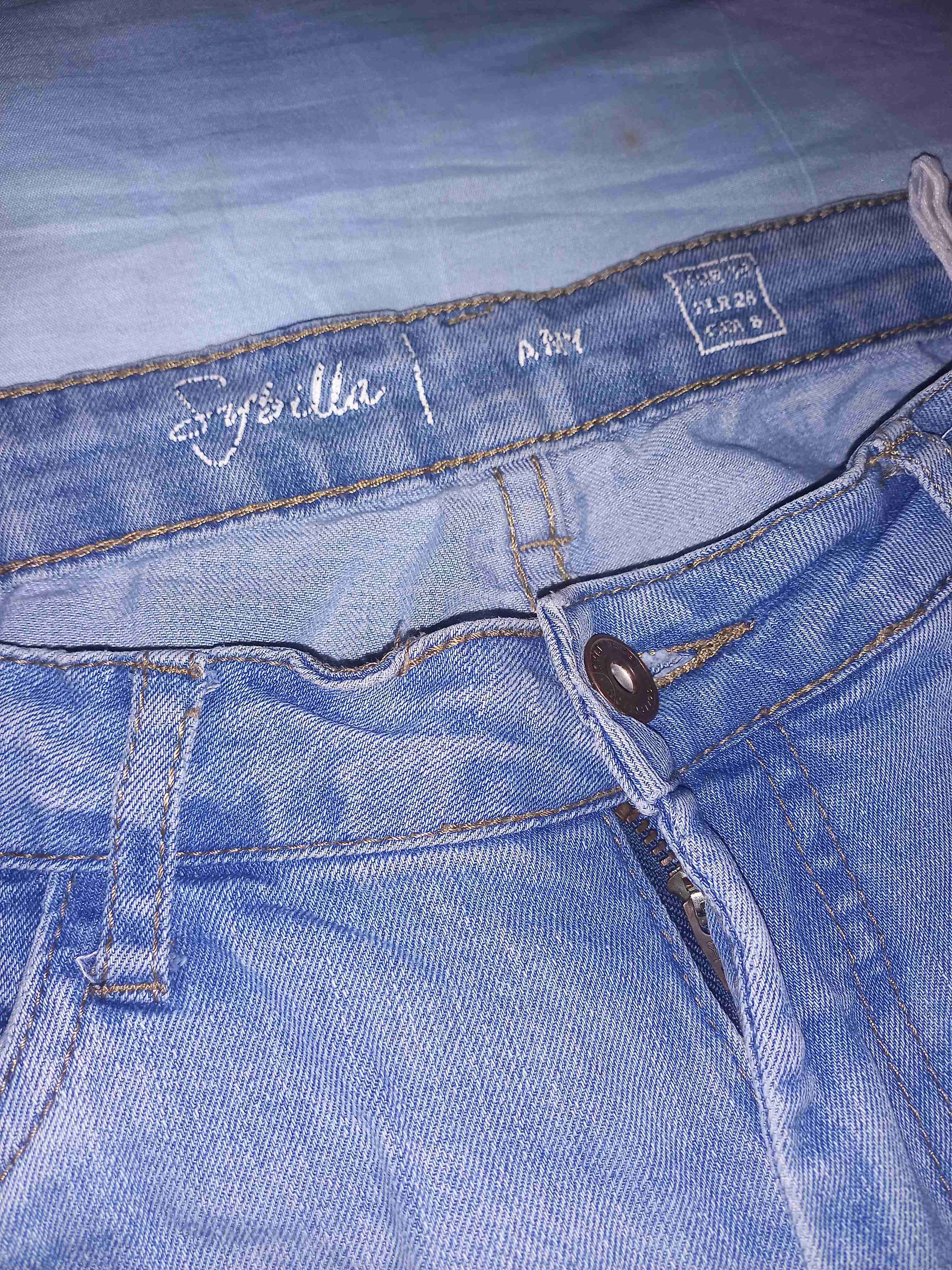 Jeans azules desgastados - miniatura 2