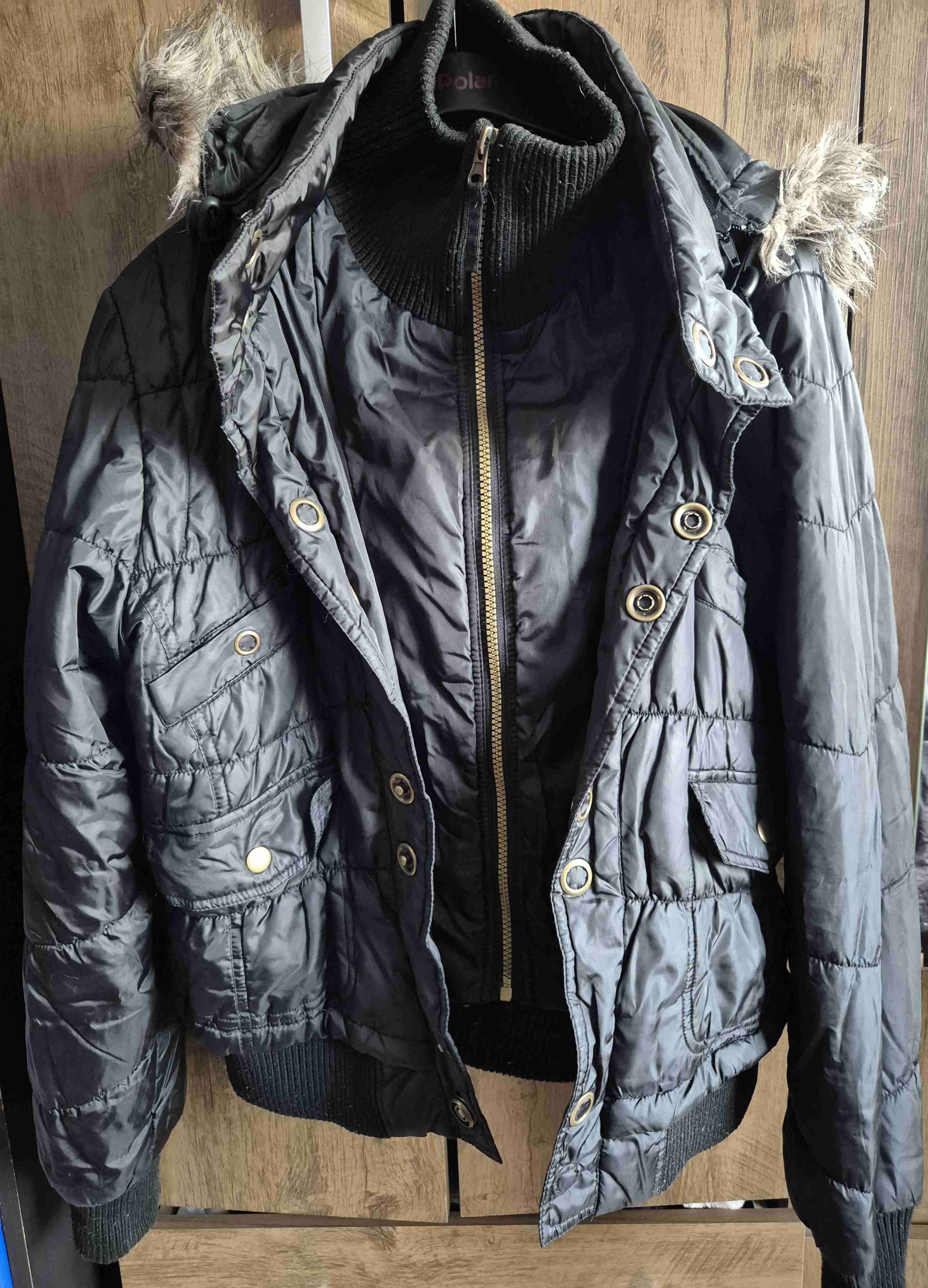 Parka negra acolchada con capucha - miniatura 1