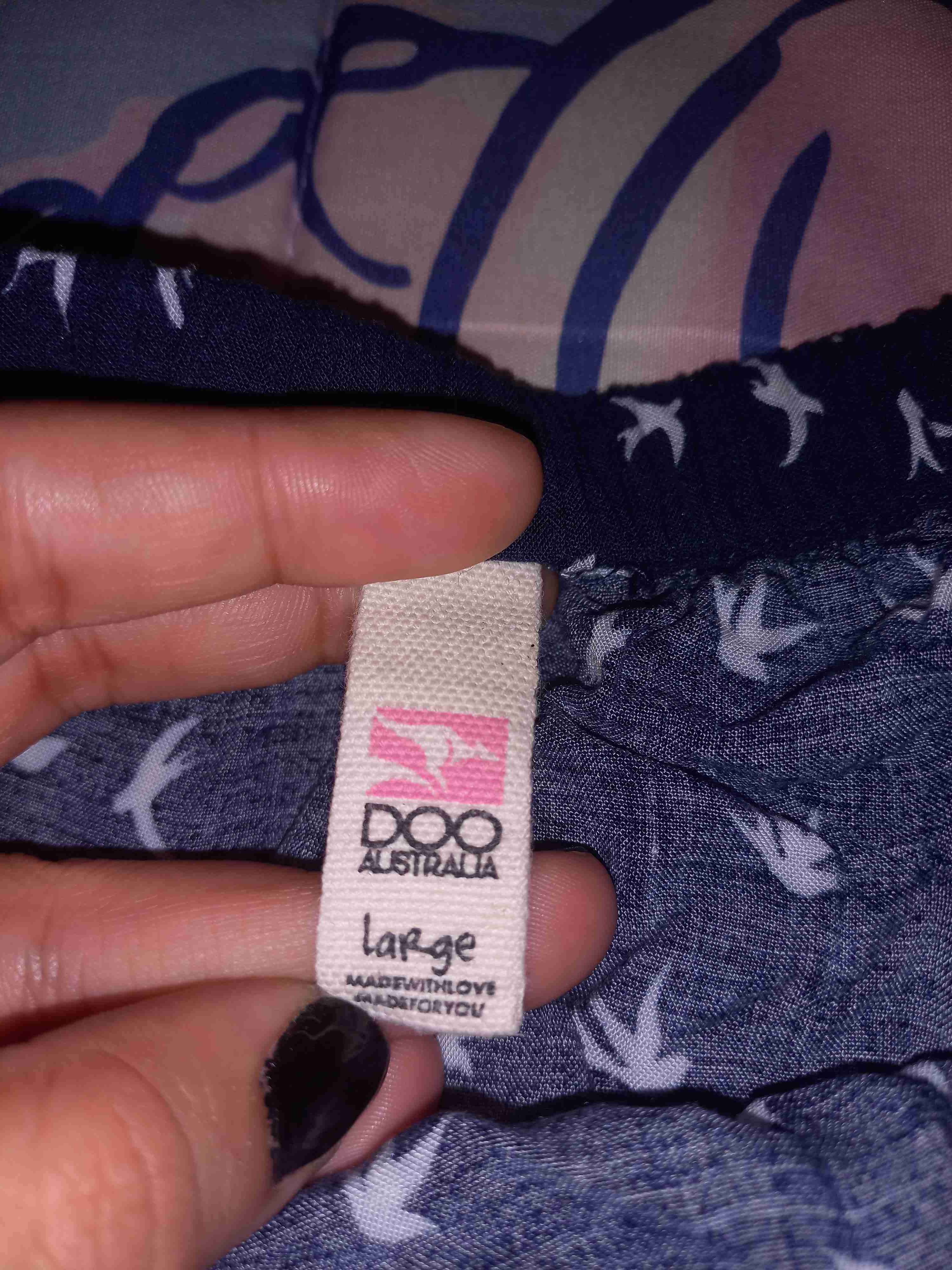 Blusa azul con patrón de aves - miniatura 3