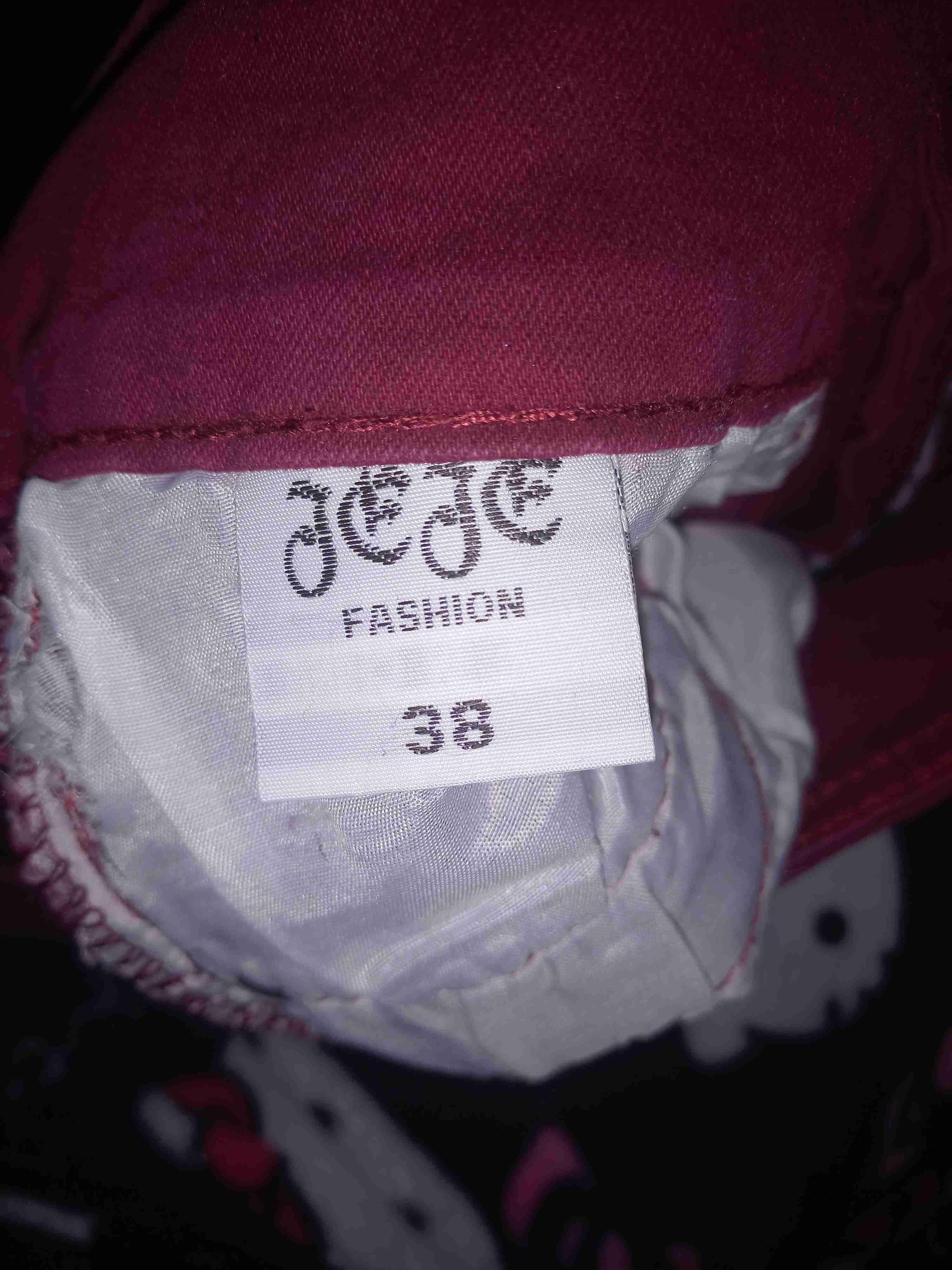 Pantalones rojos de mujer - miniatura 3