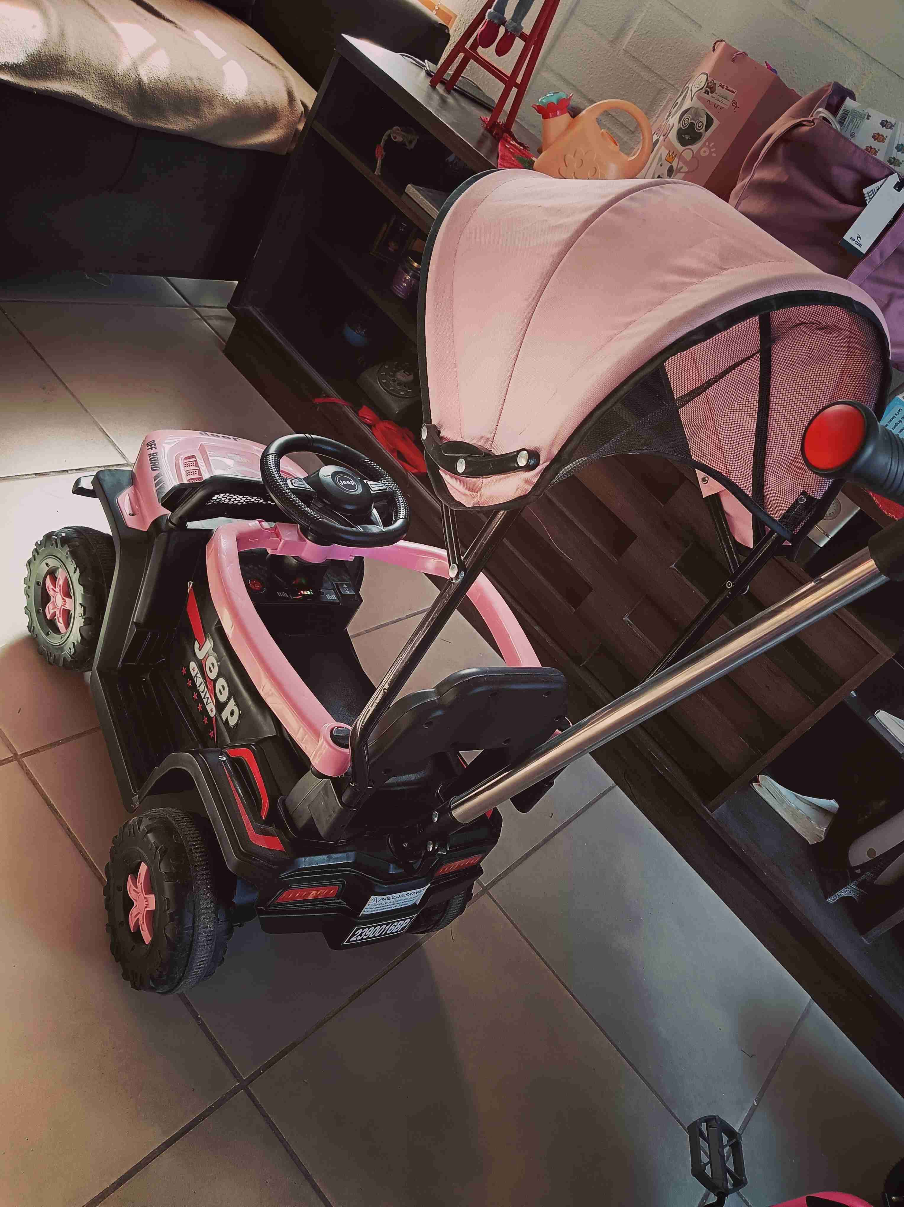 Jeep de paseo rosa con toldo - miniatura 1
