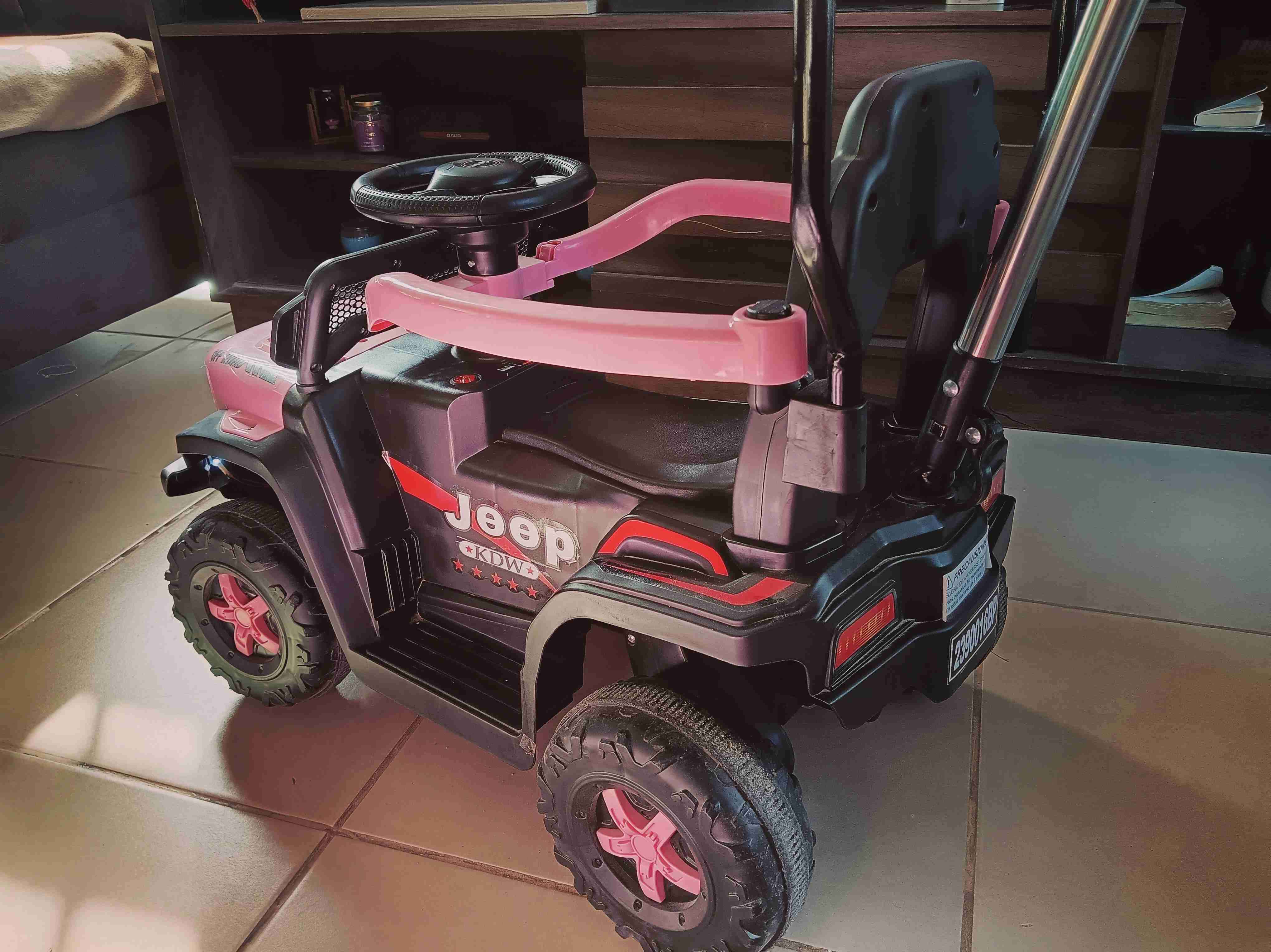 Jeep de paseo rosa con toldo - miniatura 2