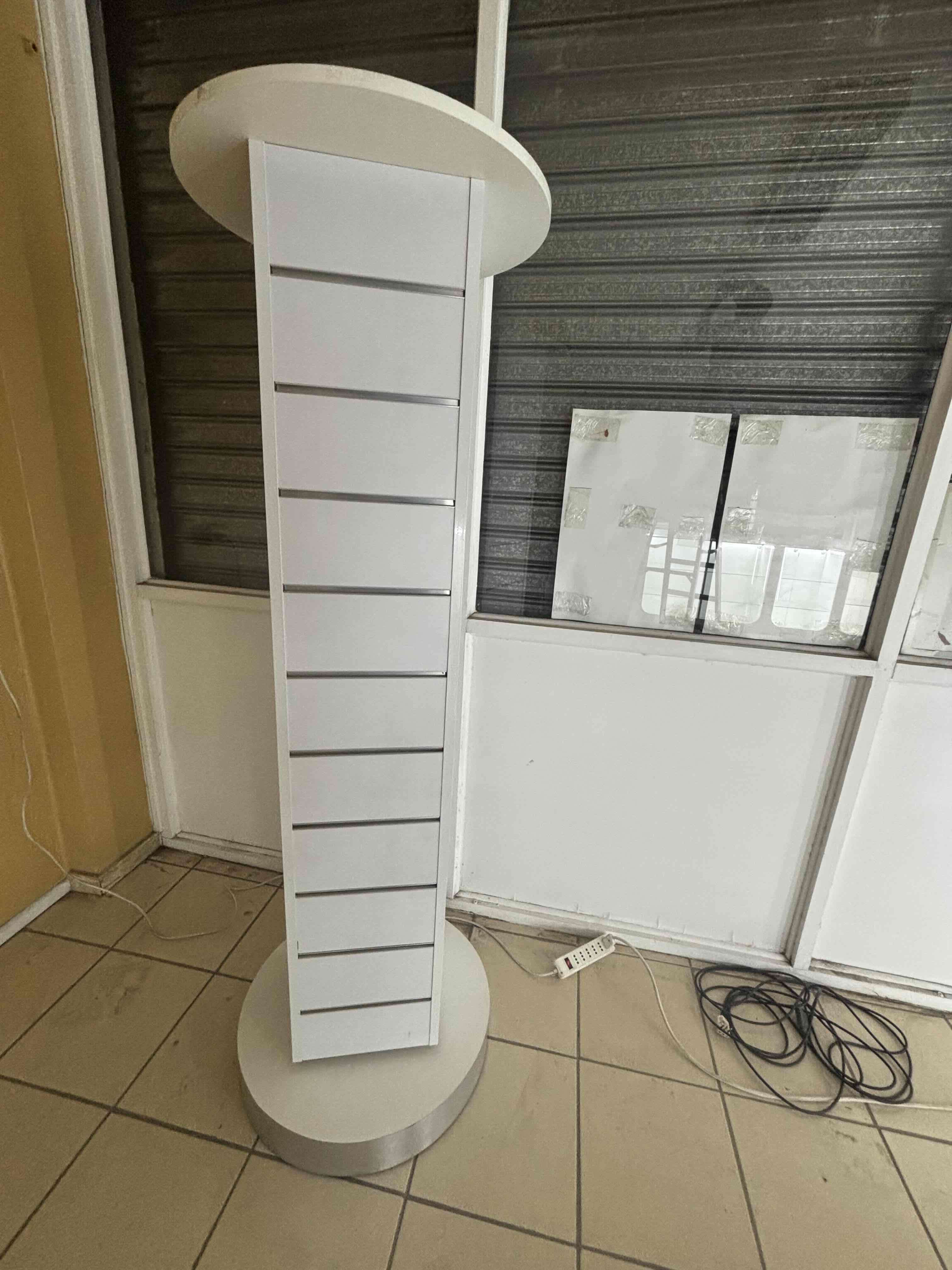 Mueble Exhibidor Giratorio ranurado reforzado 1.8m - miniatura 3