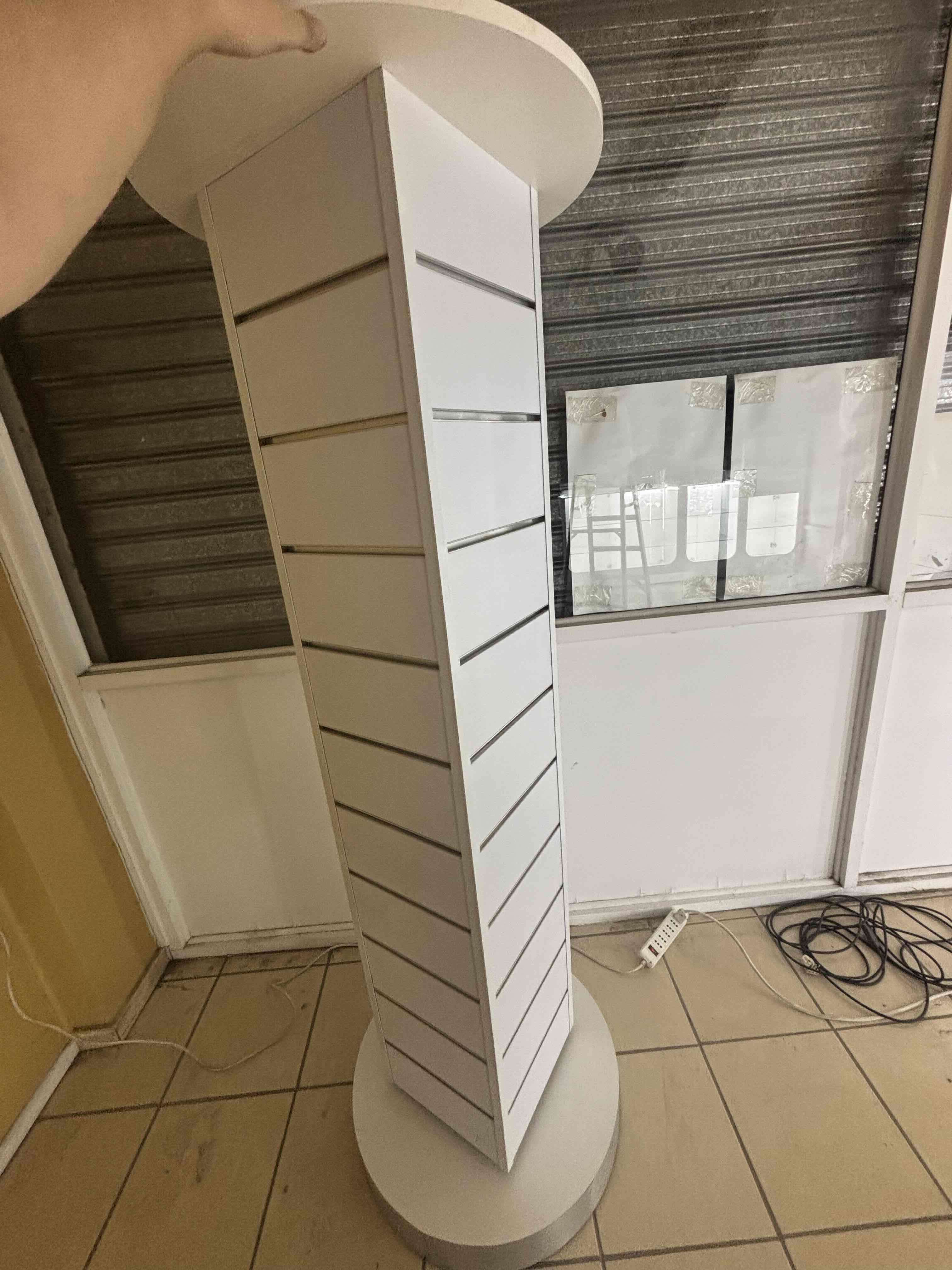 Mueble Exhibidor Giratorio ranurado reforzado 1.8m - miniatura 4
