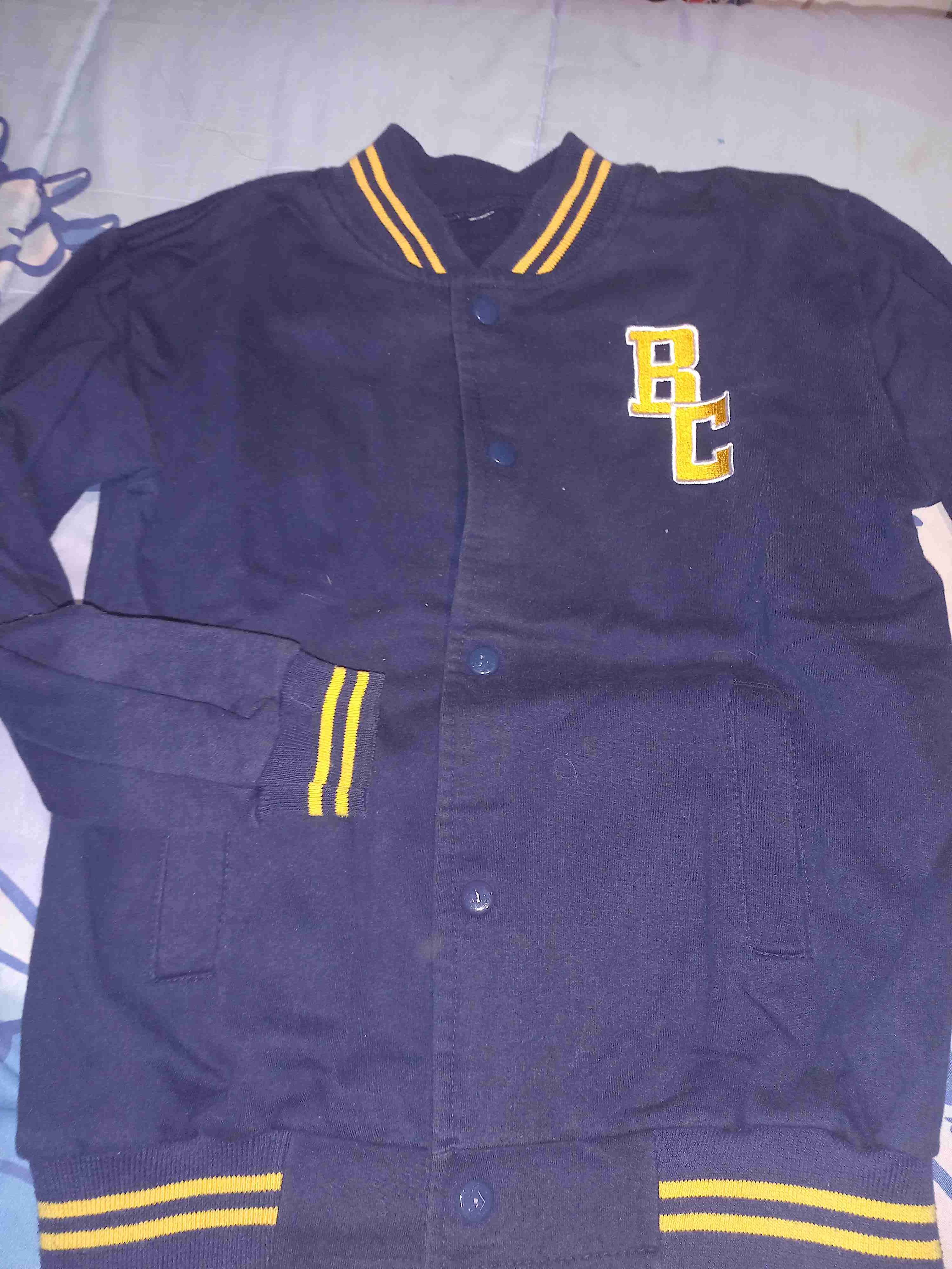 Chaqueta varsity azul con letras - miniatura 1