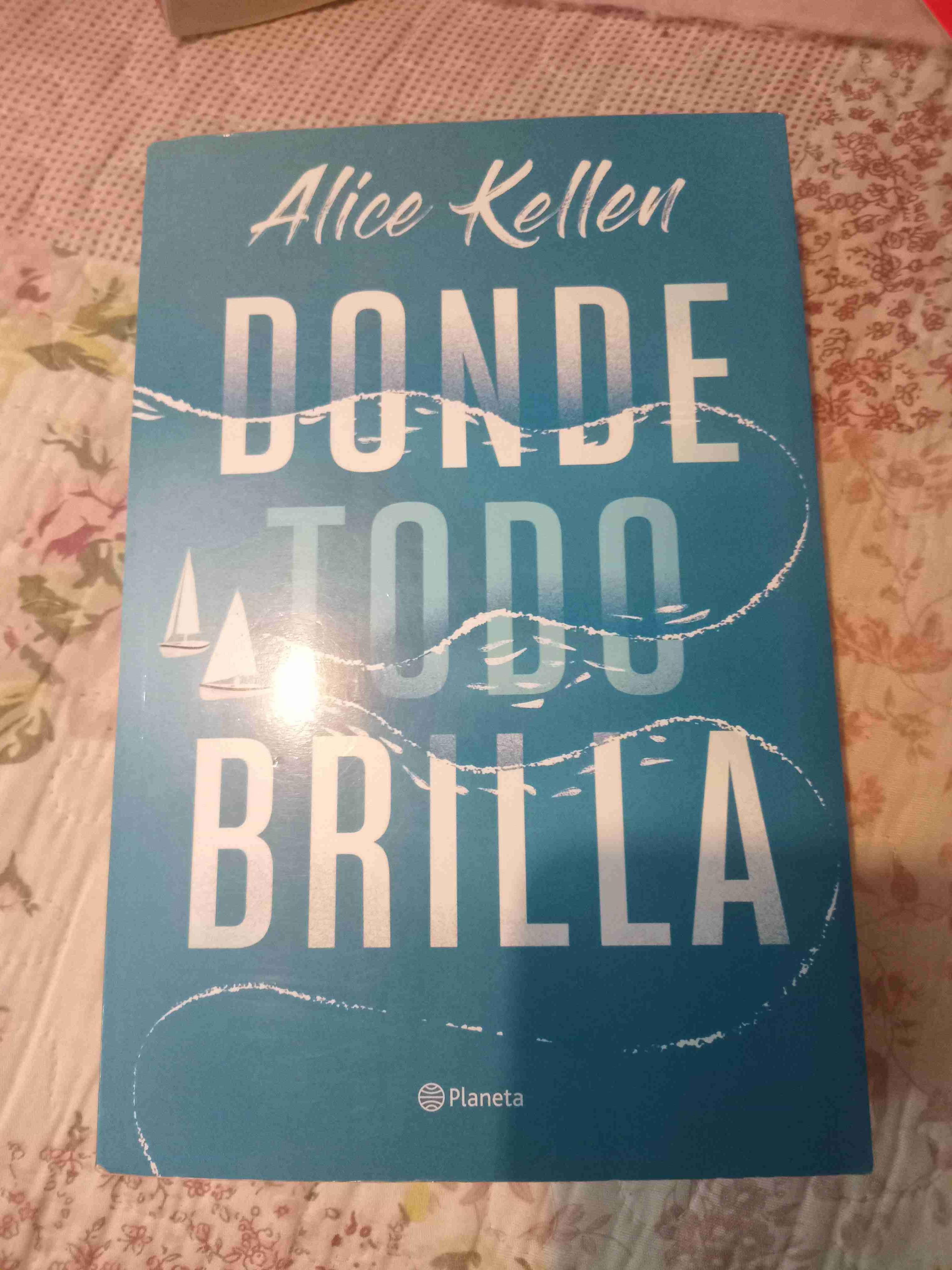 Libro 'Donde todo brilla' de Alice Kellen - miniatura 1