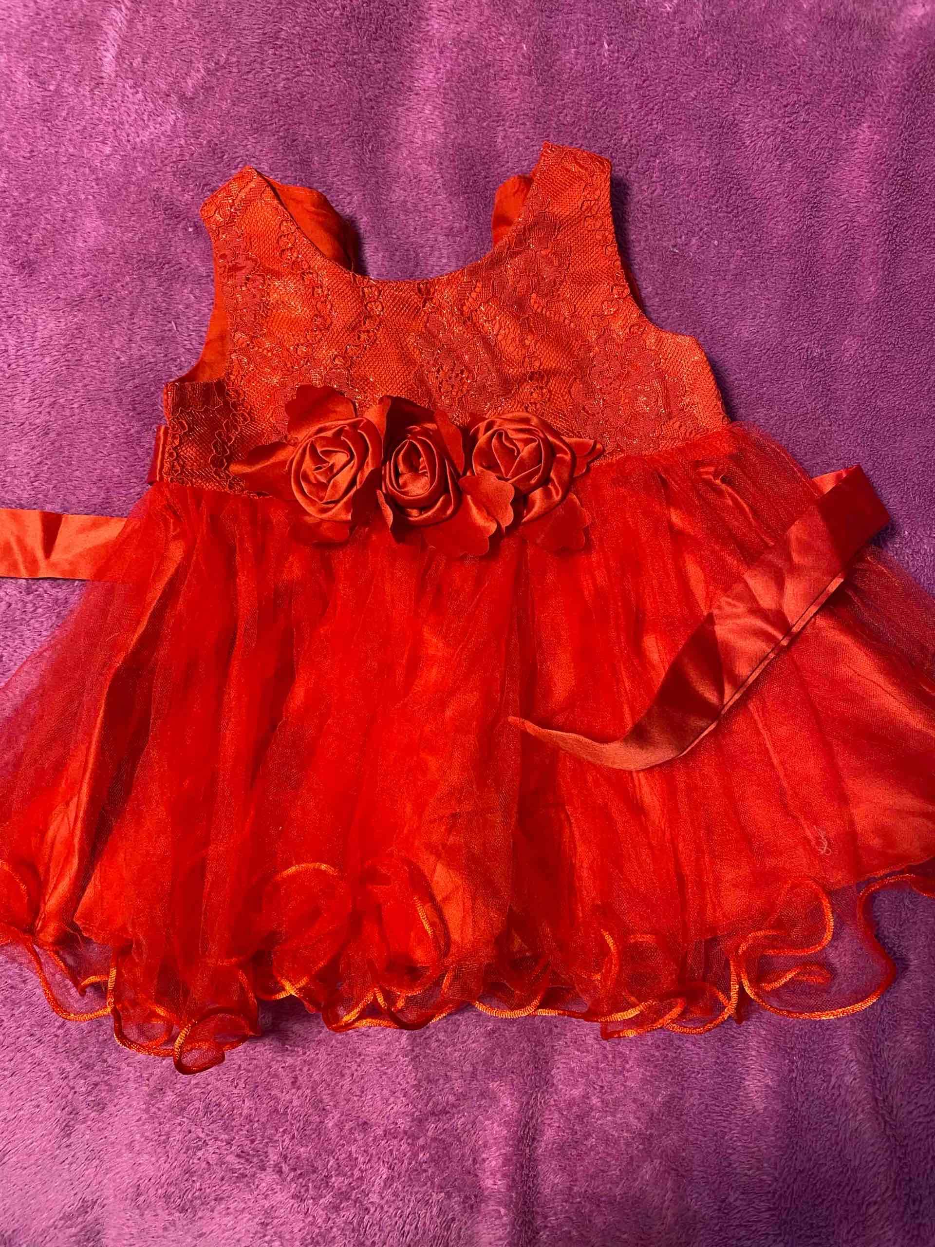Vestido rojo de bebé