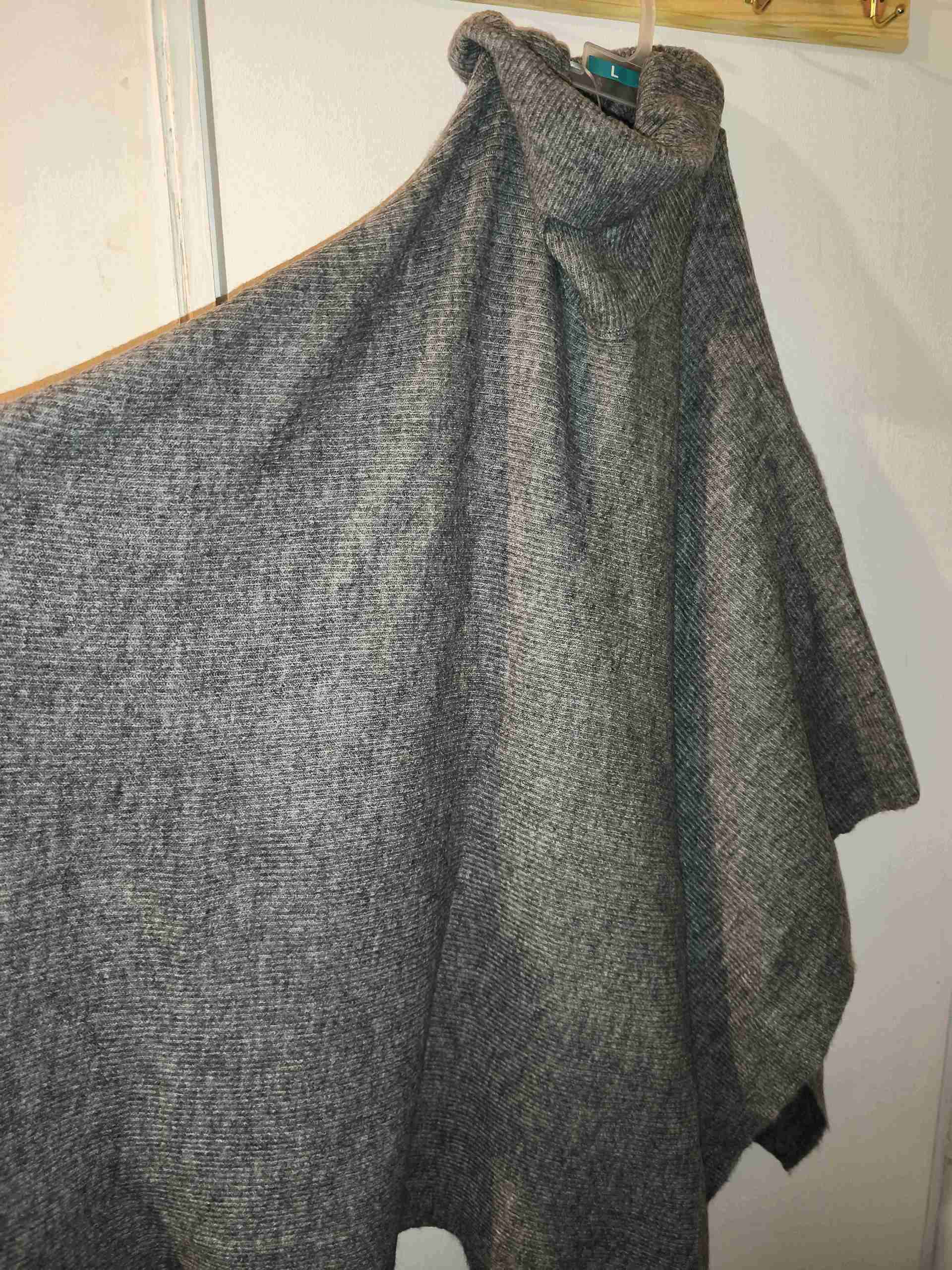 Capa de lana gris (poncho) - miniatura 2