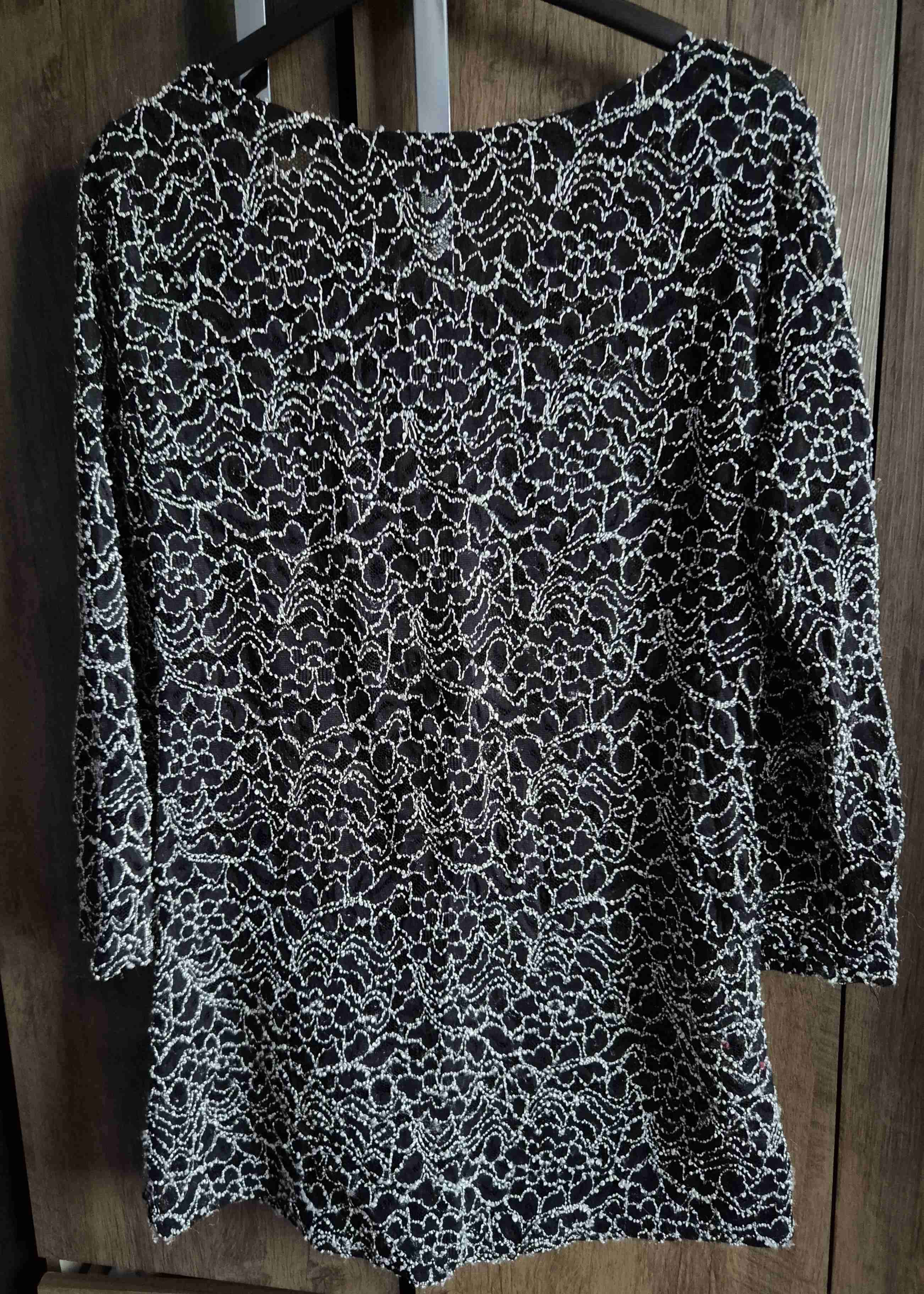 Blusa encaje negro y blanco - miniatura 2
