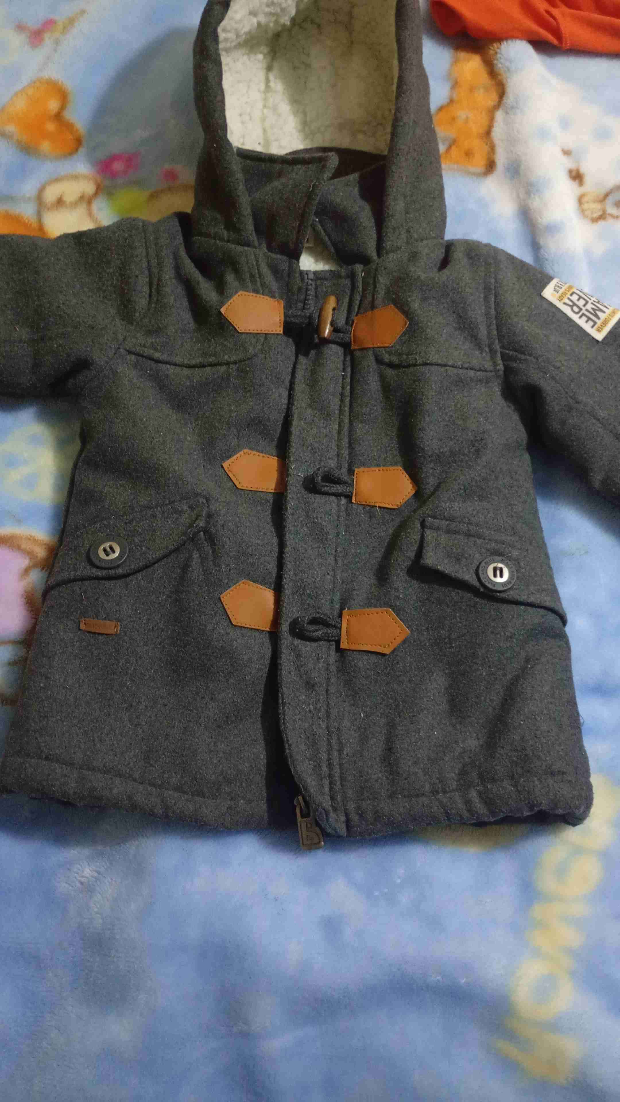 Abrigo gris para niño