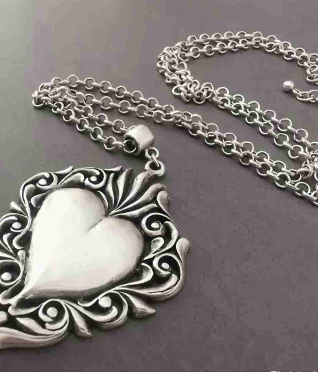 collar con colgante de corazón - miniatura 1